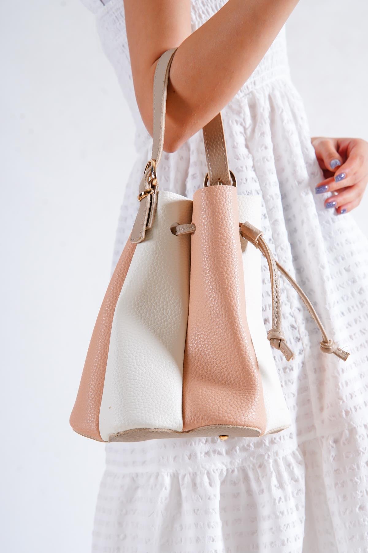Capone Odate Women White Powder Handbag