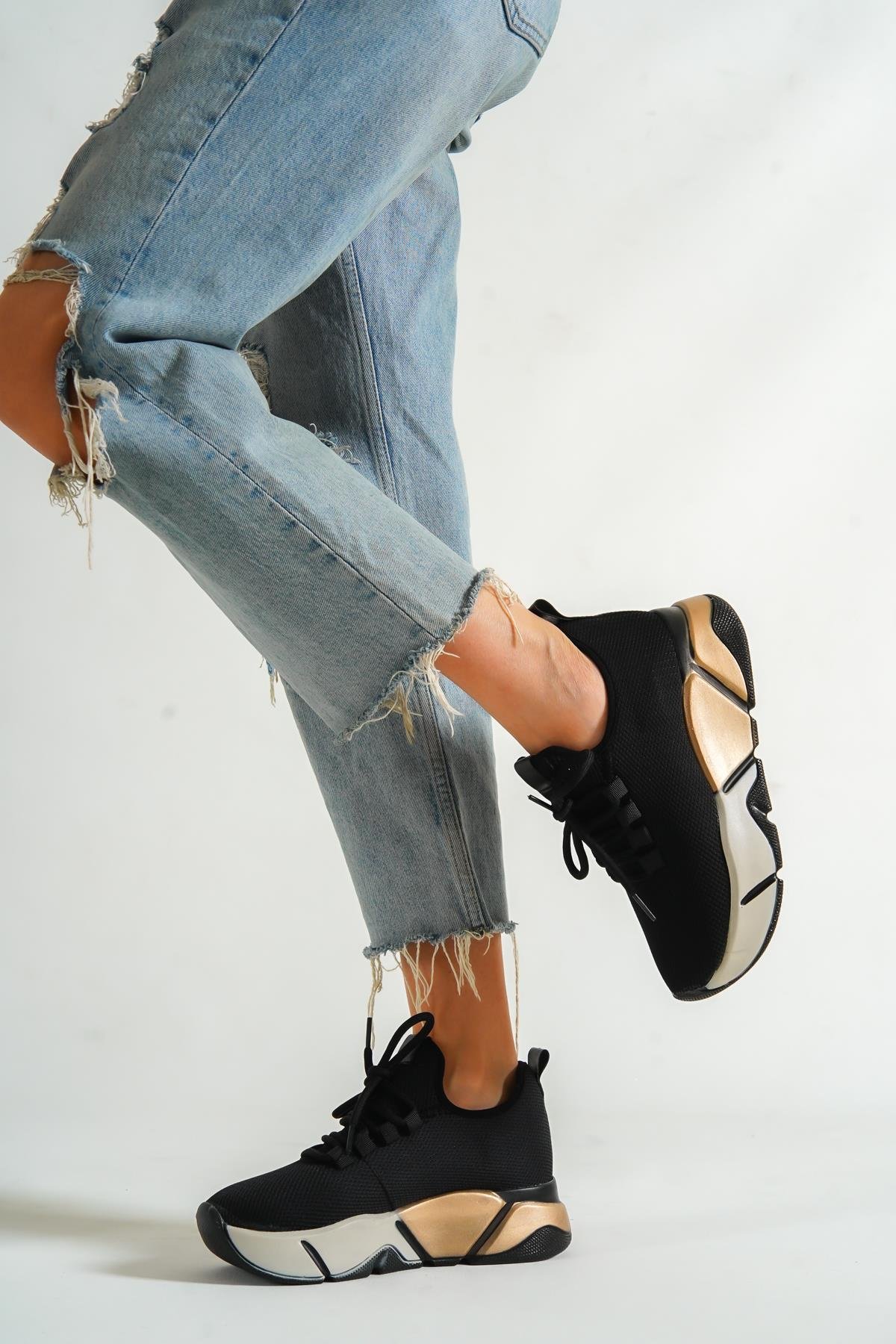 Capone Outfitters 400 Women Black Rose Sneaker