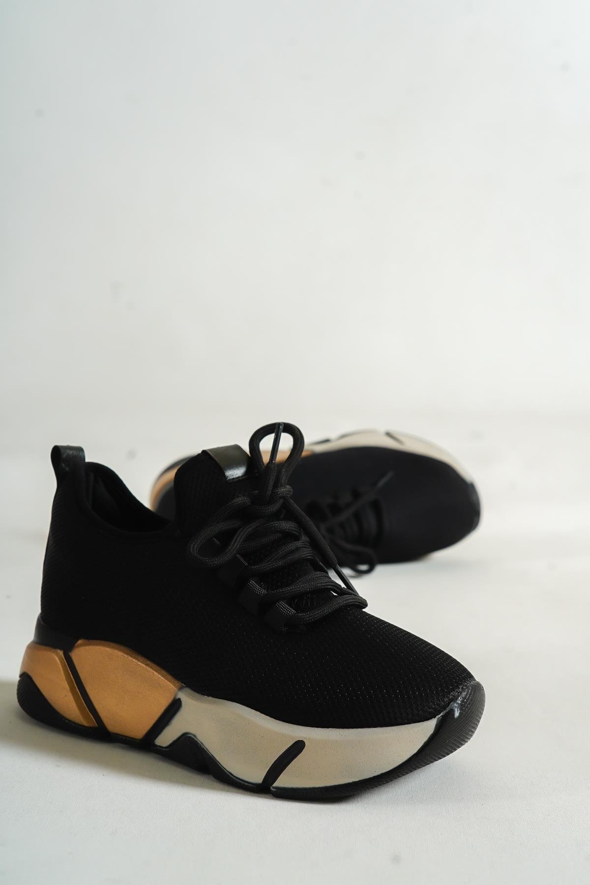 Capone Outfitters 400 Women Black Rose Sneaker