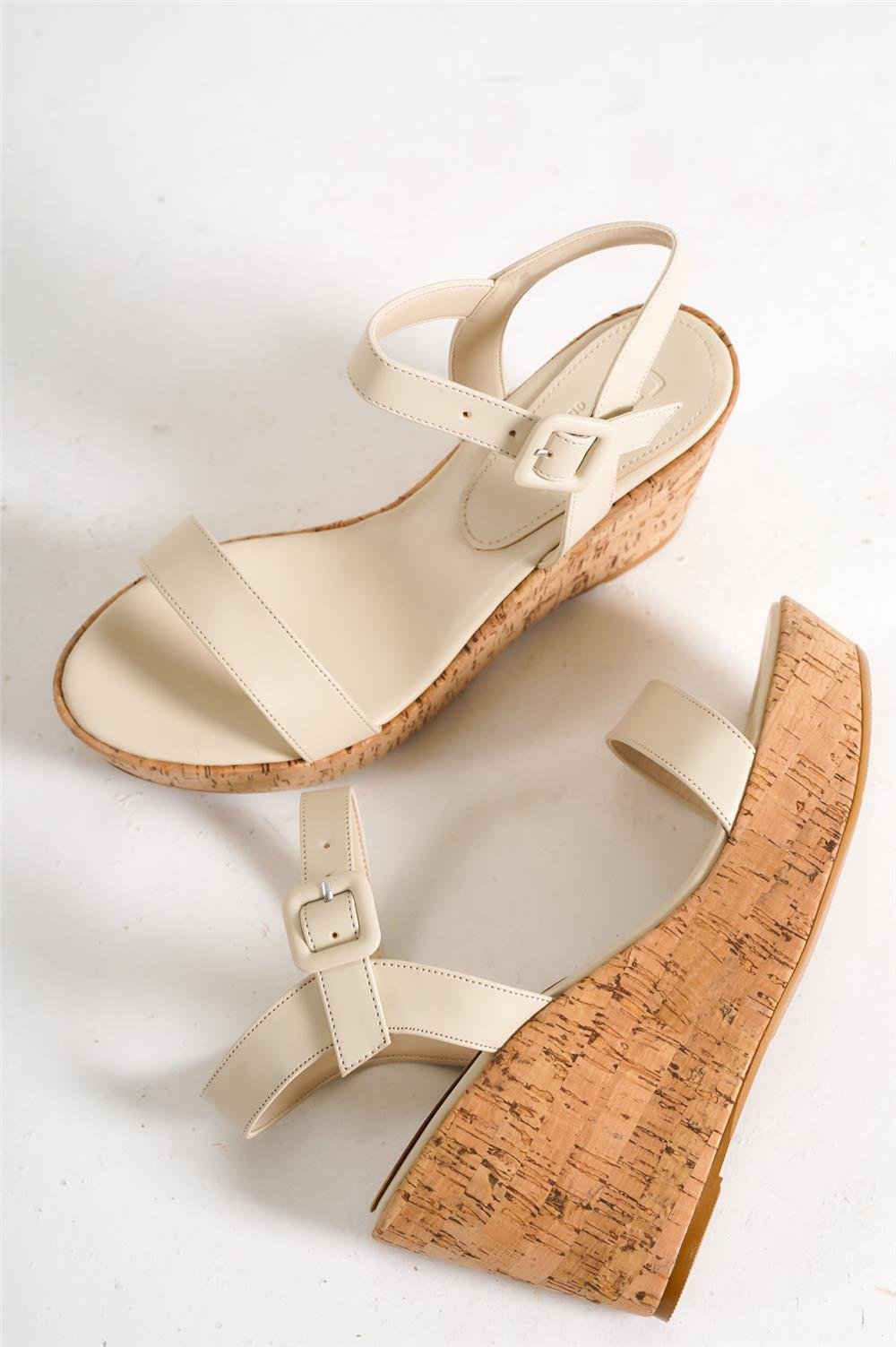 Capone Oval Toe Ankle Belt Bouckle Wicker Wedge Heeled Woman Sandals