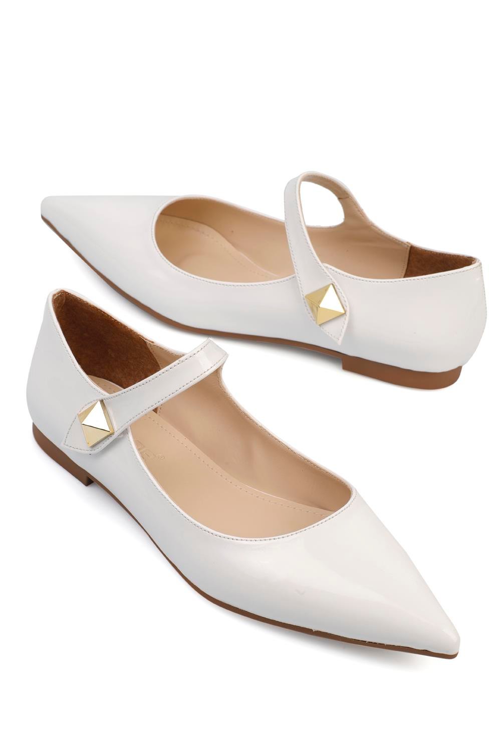 Capone Pointed Toe Pyramid Buckle Detailed Woman Ballerinas