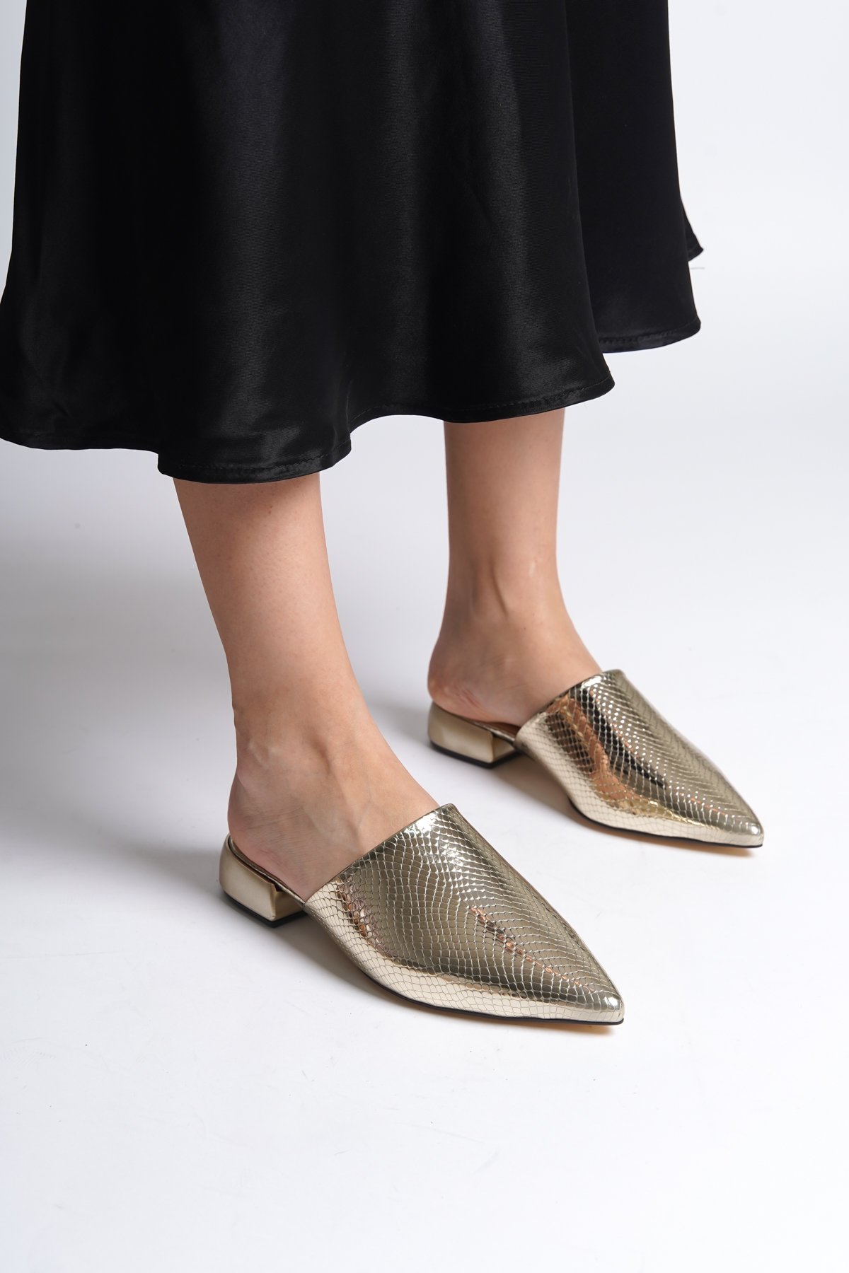 Capone Pointed Toe Short Heeled Closed Women Metallic Gold Sandals