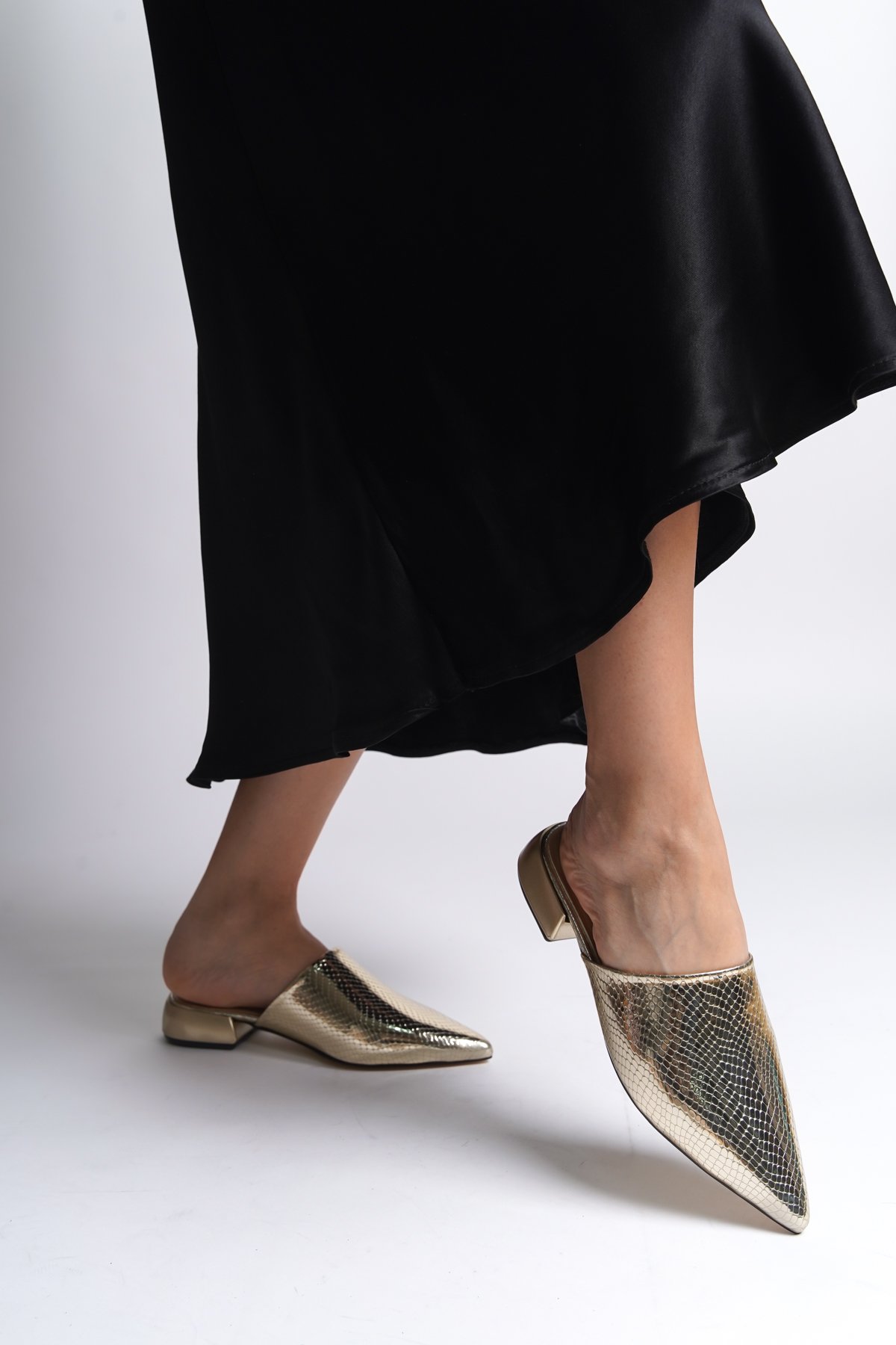 Capone Pointed Toe Short Heeled Closed Women Metallic Gold Sandals