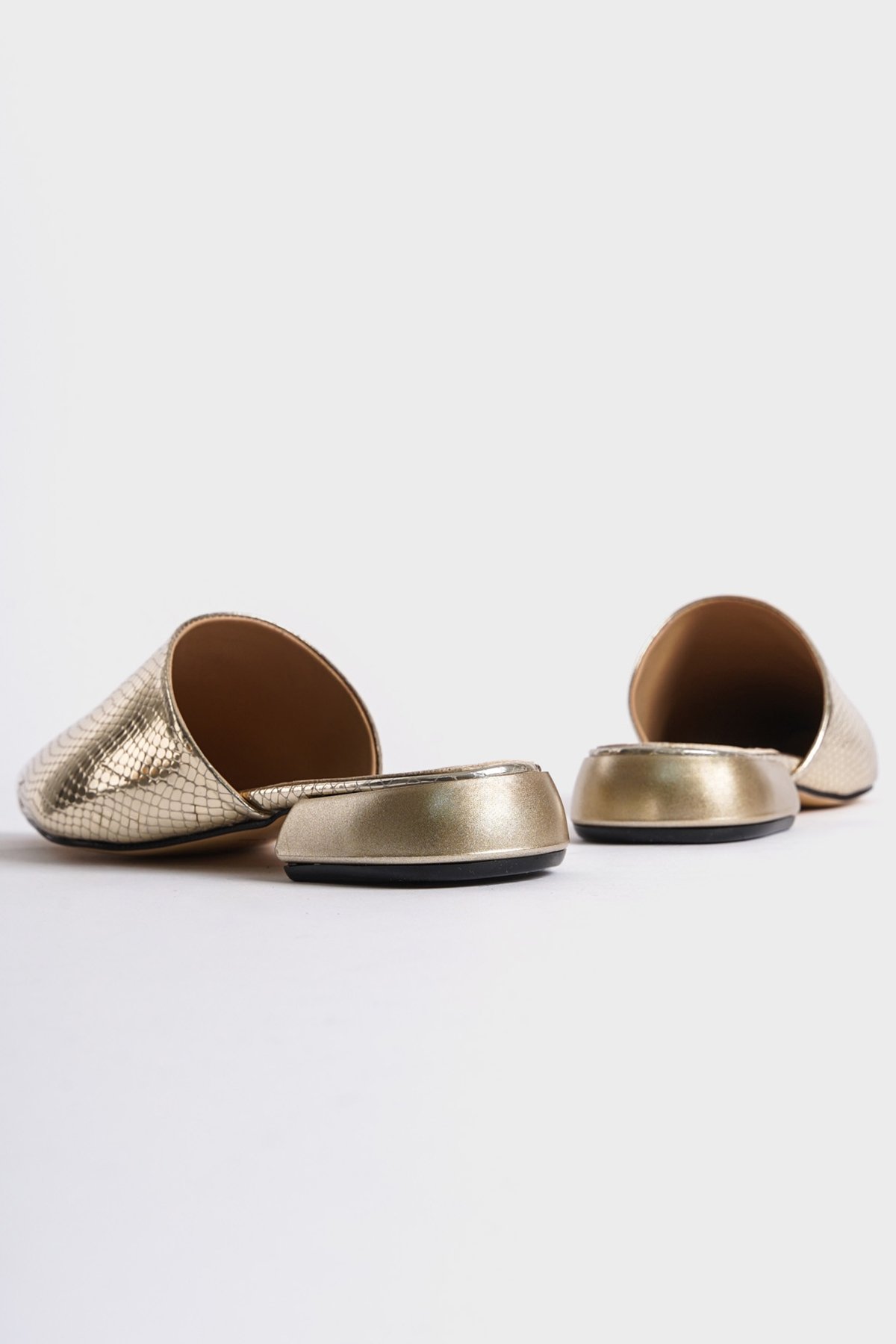 Capone Pointed Toe Short Heeled Closed Women Metallic Gold Sandals