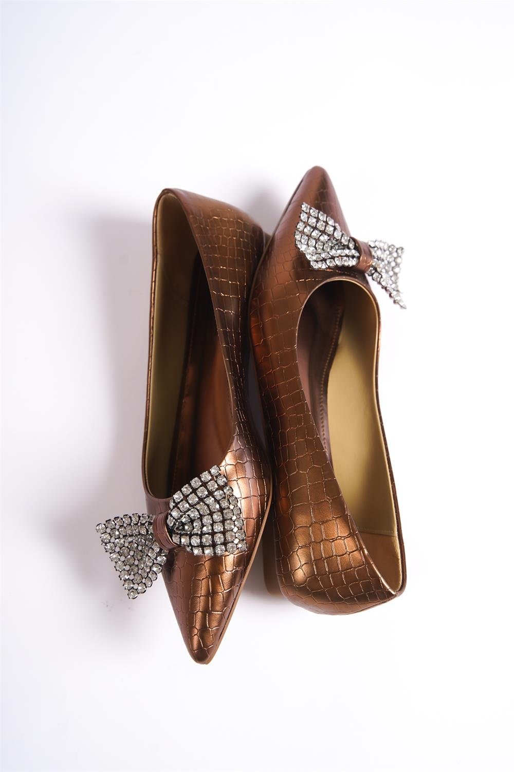 Capone Pointed Toe Woman Flats with Stones and Bow Crocodile Pattern