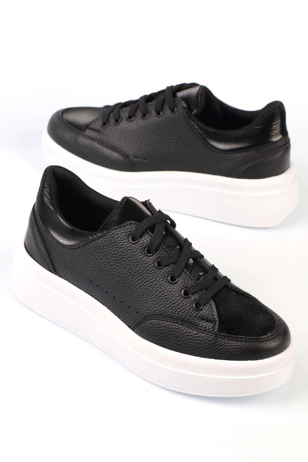 Capone Round Toe Furry Inside Woman Sneaker