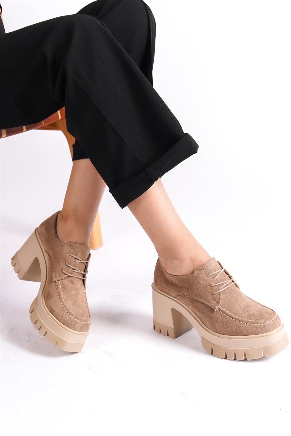 Capone Round Toe Laced Mid Heel Woman Loafer