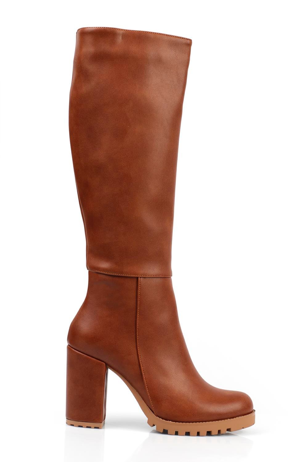 Capone Round Toe Track Sole Medium Heeled Woman Boots