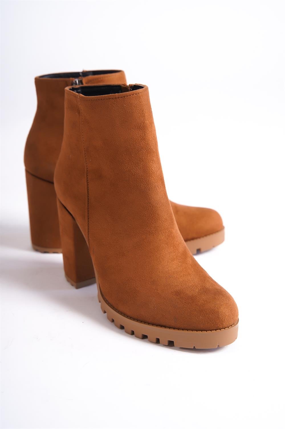 Capone Round Toe Track Sole Mid Heel Woman Boots