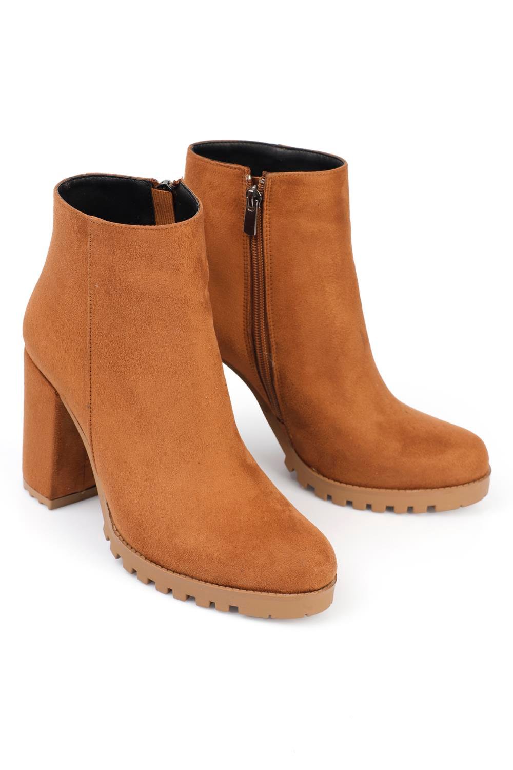 Capone Round Toe Track Sole Mid Heel Woman Boots