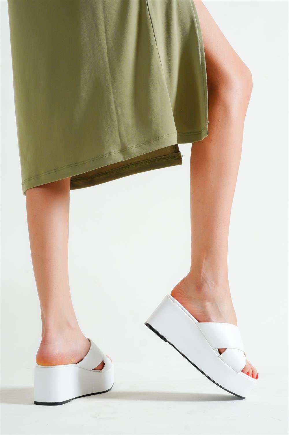 Capone Wedge Heel Cross Band Band Women White Flatform Sandals