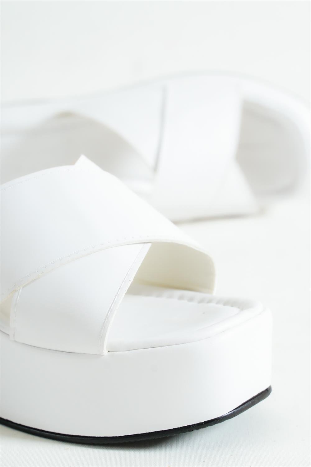 Capone Wedge Heel Cross Band Band Women White Flatform Sandals