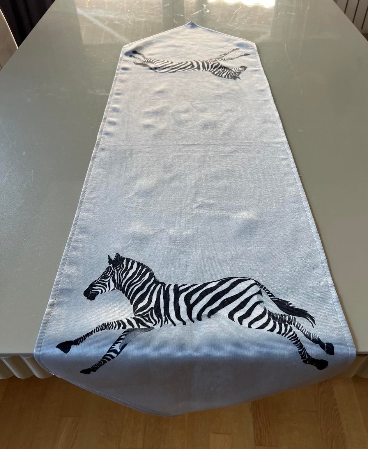 Zebra Desenli Gri Renk 35*135 cm Runner