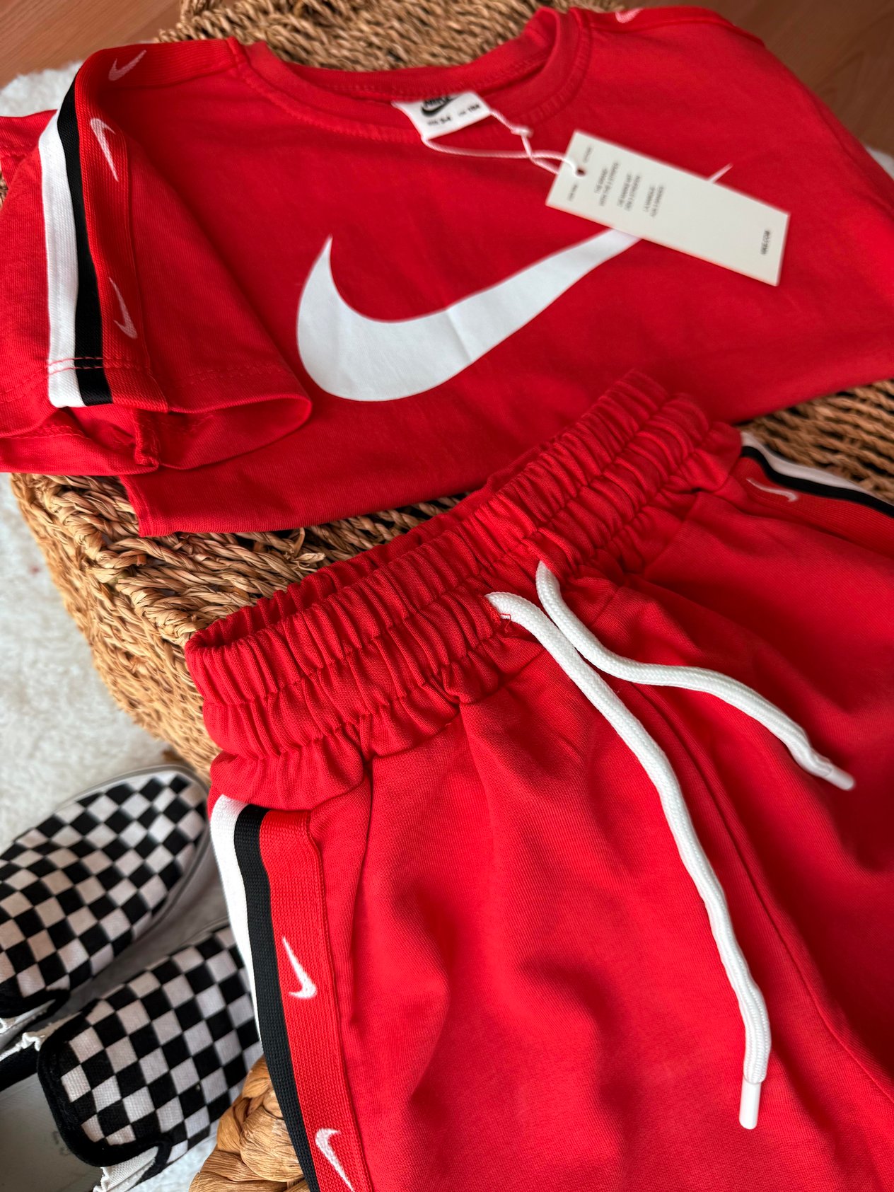 Nike kırmızı takım