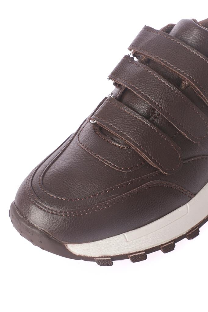 Rahatlık ve Şıklığı Bir Arada Sunan Kahverengi Kadın Sneaker