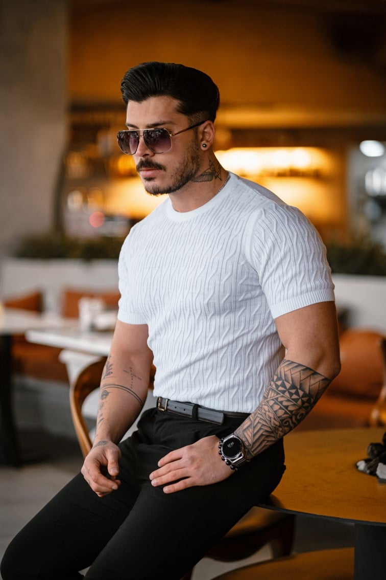 Bisiklet Yaka İşlemeli T-Shirt