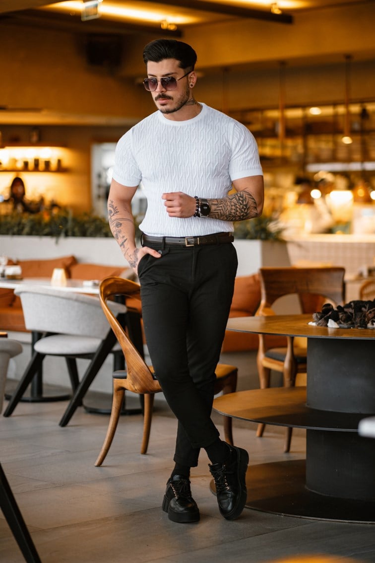 Bisiklet Yaka İşlemeli T-Shirt