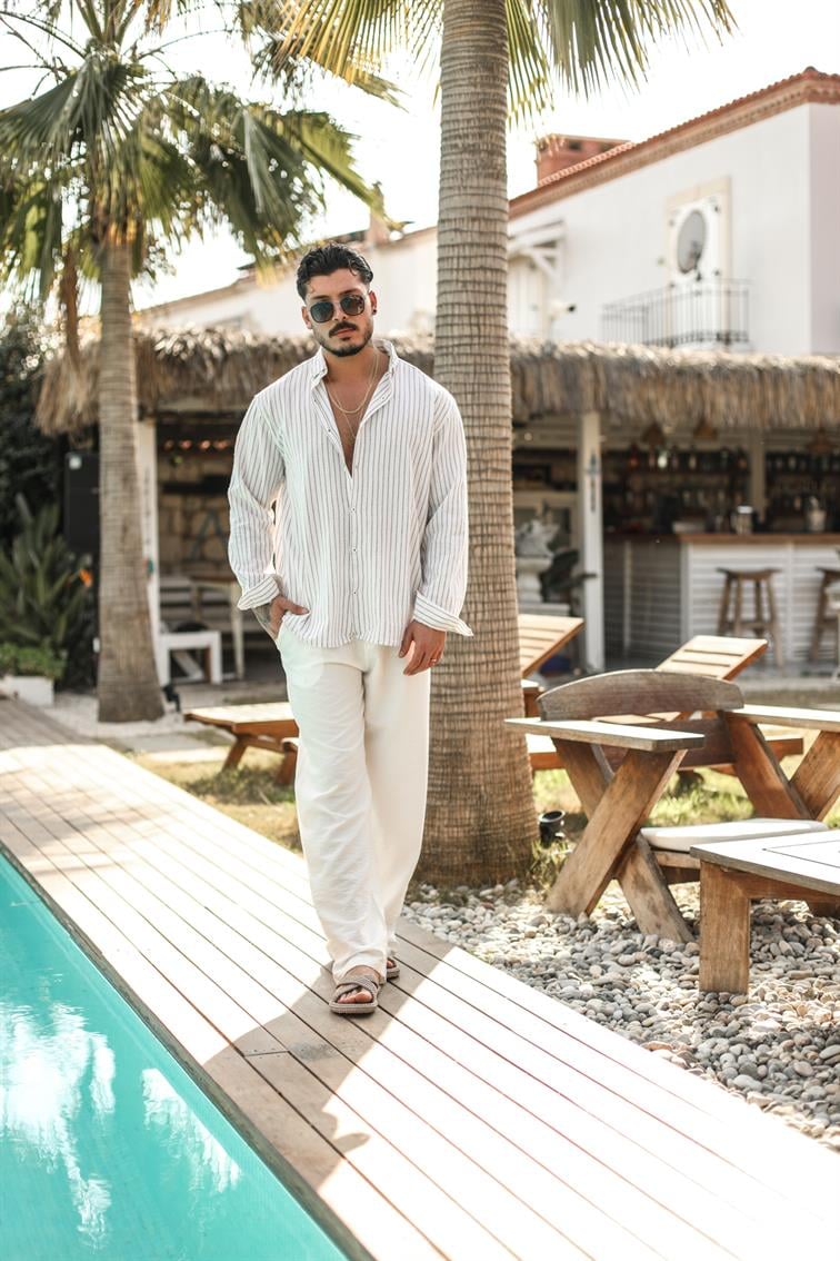 İnce Çizgili Arka Pileli Pamuklu Gömlek Beyaz