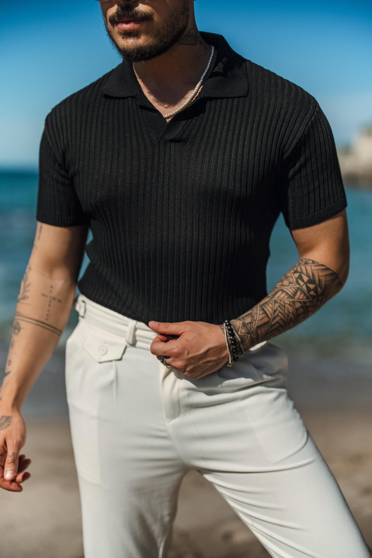 Polo Yaka Kabartmalı Şertili T-Shirt Siyah