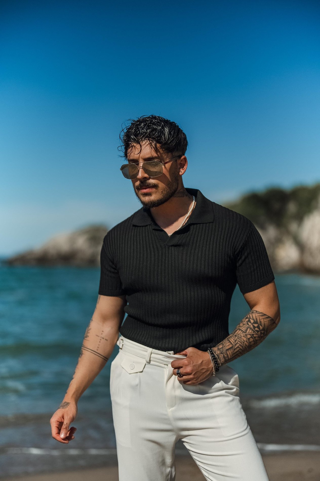 Polo Yaka Kabartmalı Şertili T-Shirt Siyah
