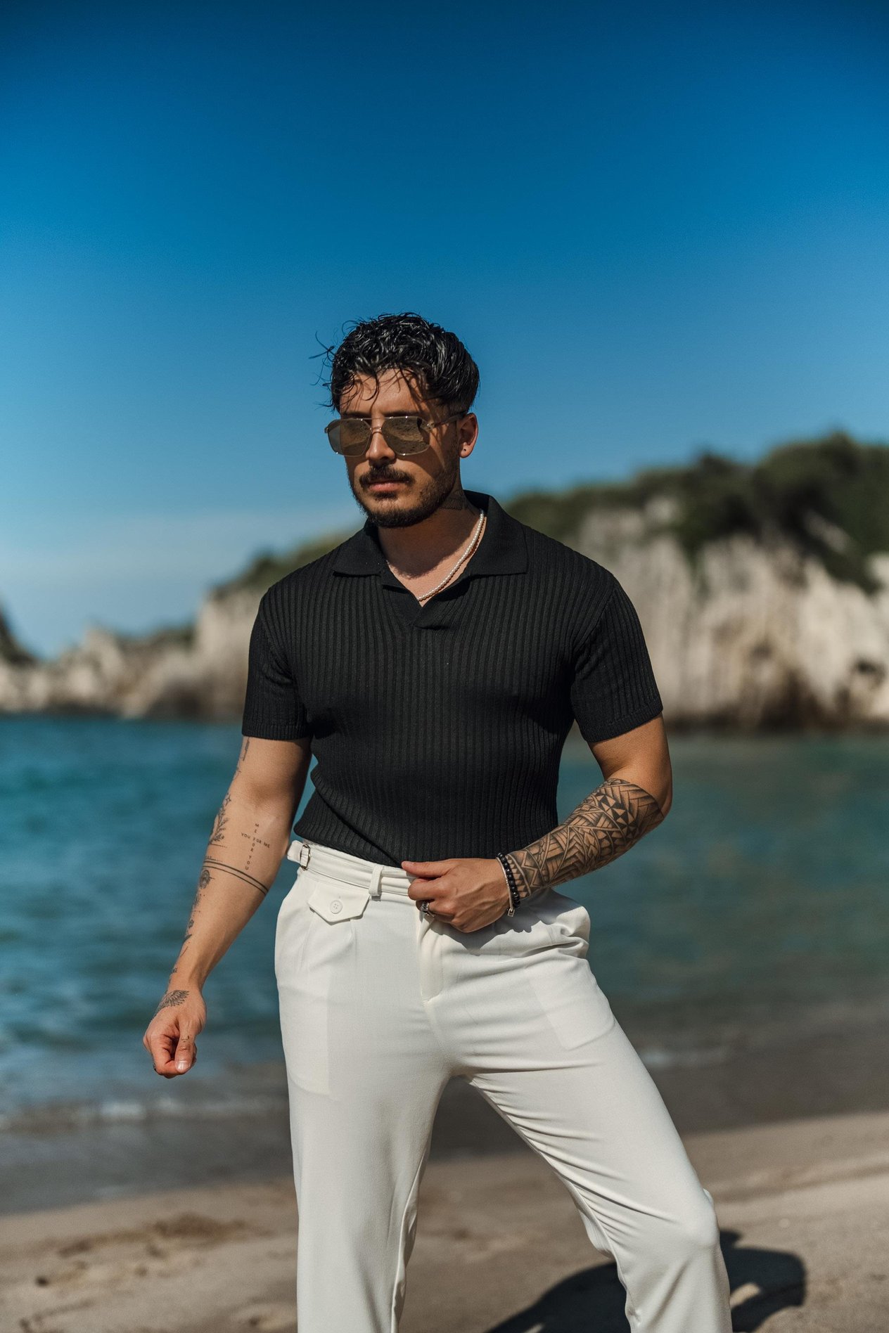 Polo Yaka Kabartmalı Şertili T-Shirt Siyah