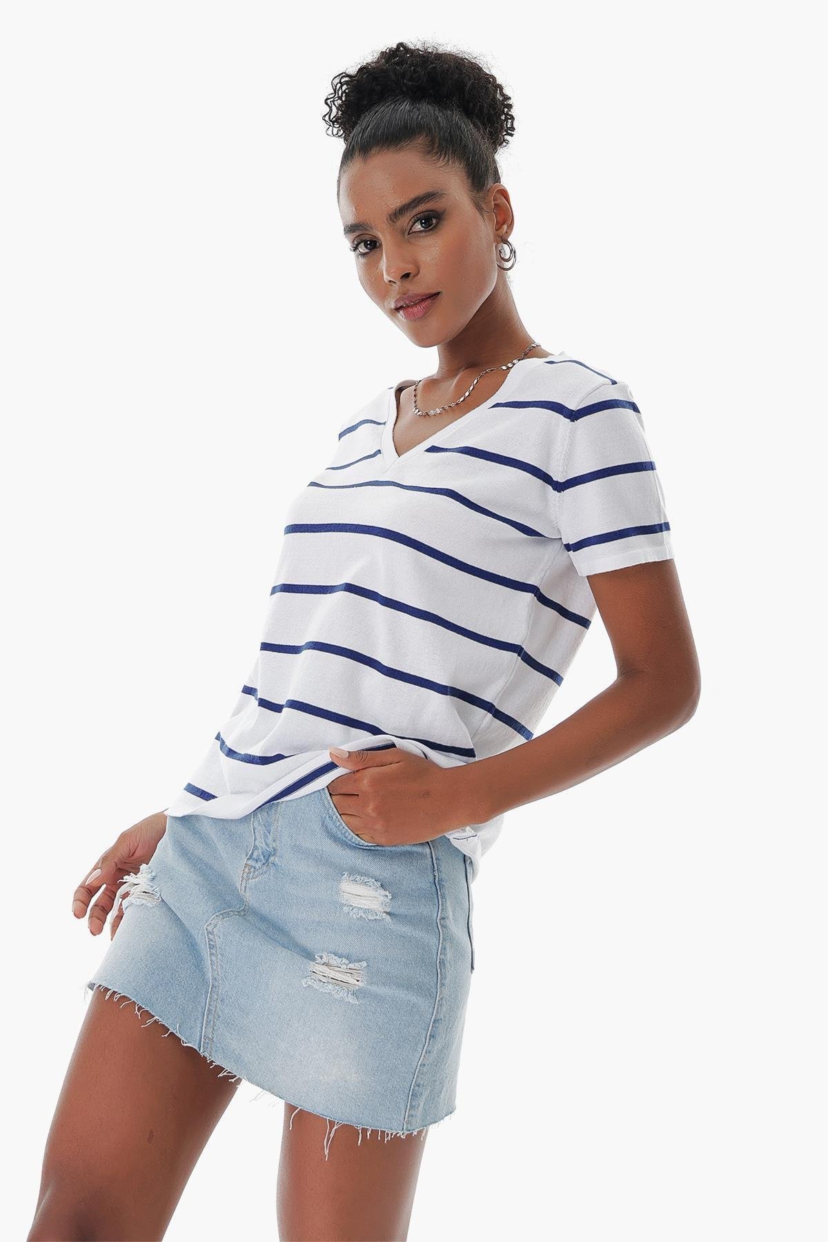 Chuba Kadın V Yaka İnce Çizgili Pamuklu Marin Triko T-Shirt Beyaz-Navy 23S1007