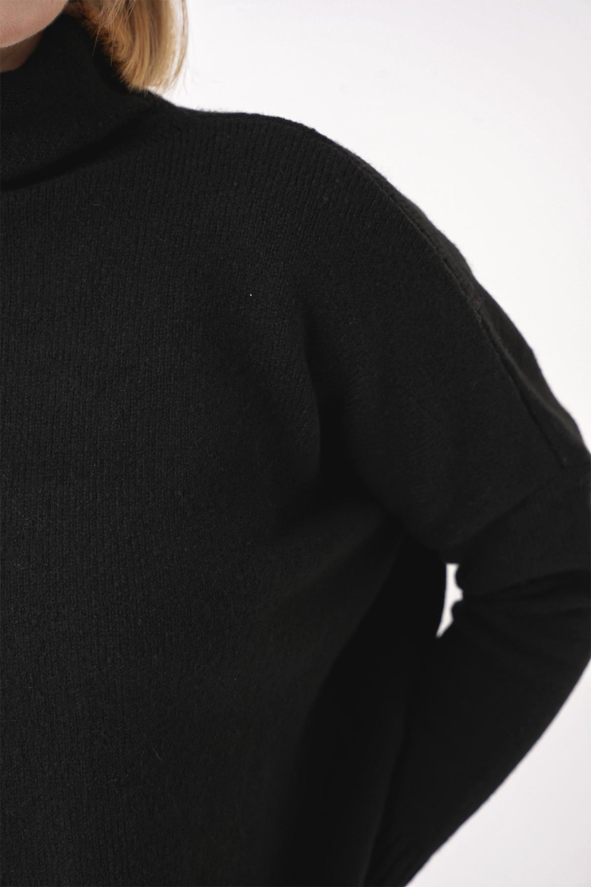 Chuba Kadın Yumuşak Dokulu Oversize Balıkçı Yaka Triko Kazak Siyah 25W3014