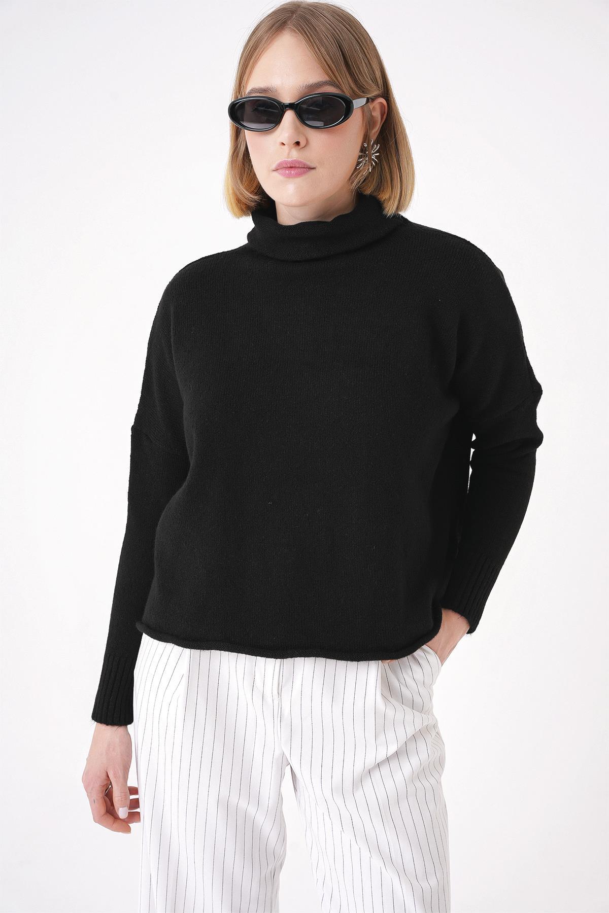 Chuba Kadın Yumuşak Dokulu Oversize Balıkçı Yaka Triko Kazak Siyah 25W3014