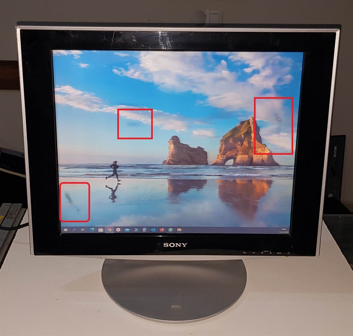 SONY SDM-HS94 19 inç LCD KARE MONİTÖR VGA VE DVI ÇIKIŞLI