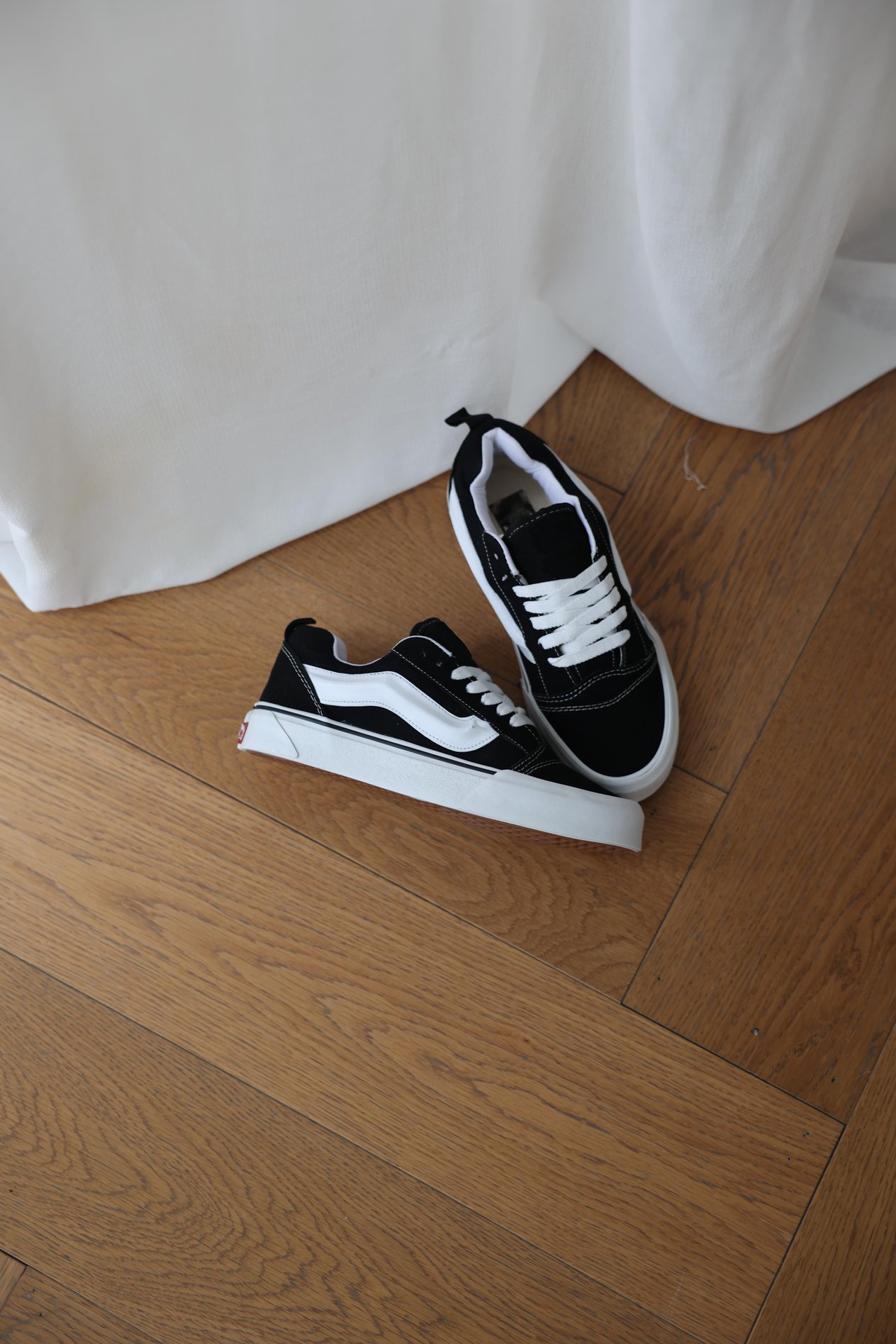 KNU SKOOL VANS