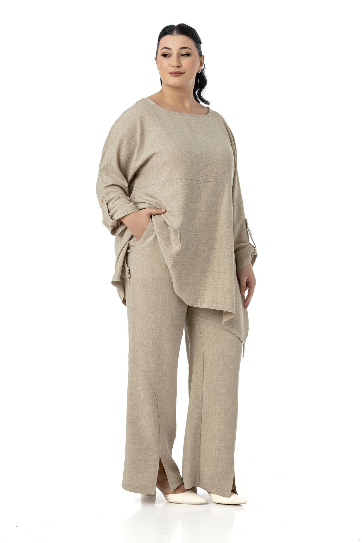 Bluz | Pantolon TakımlarDisentis Modest Büyük Beden Rahat Kesim Bluz Pantolon Bej Rengi İkili TakımDISENTIS MODESTBüyük Beden Rahat Kesim Bluz Pantolon Bej Rengi İkili Takım