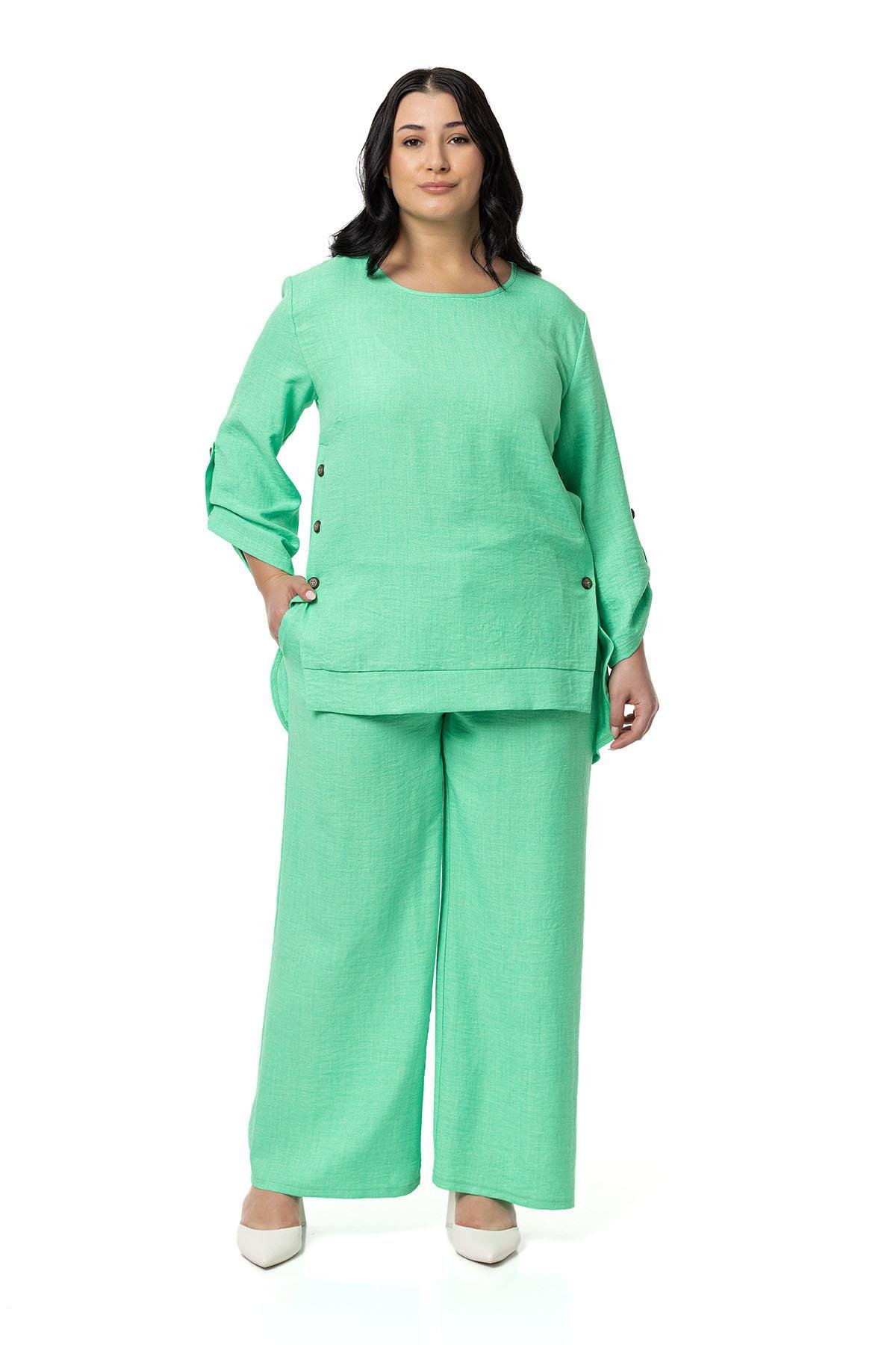 Blouse&pants setsDisentis Modest Büyük Beden Yanları Düğme Detaylı Bluz Pantolon Yeşil İkili TakımDISENTIS MODESTBüyük Beden Yanları Düğme Detaylı Bluz Pantolon Yeşil İkili Takım