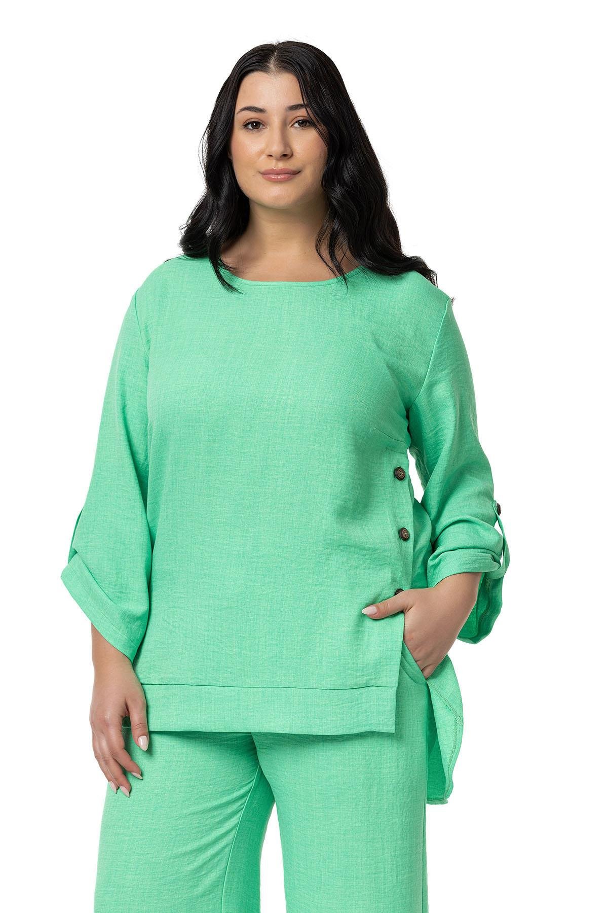 Blouse&pants setsDisentis Modest Büyük Beden Yanları Düğme Detaylı Bluz Pantolon Yeşil İkili TakımDISENTIS MODESTBüyük Beden Yanları Düğme Detaylı Bluz Pantolon Yeşil İkili Takım