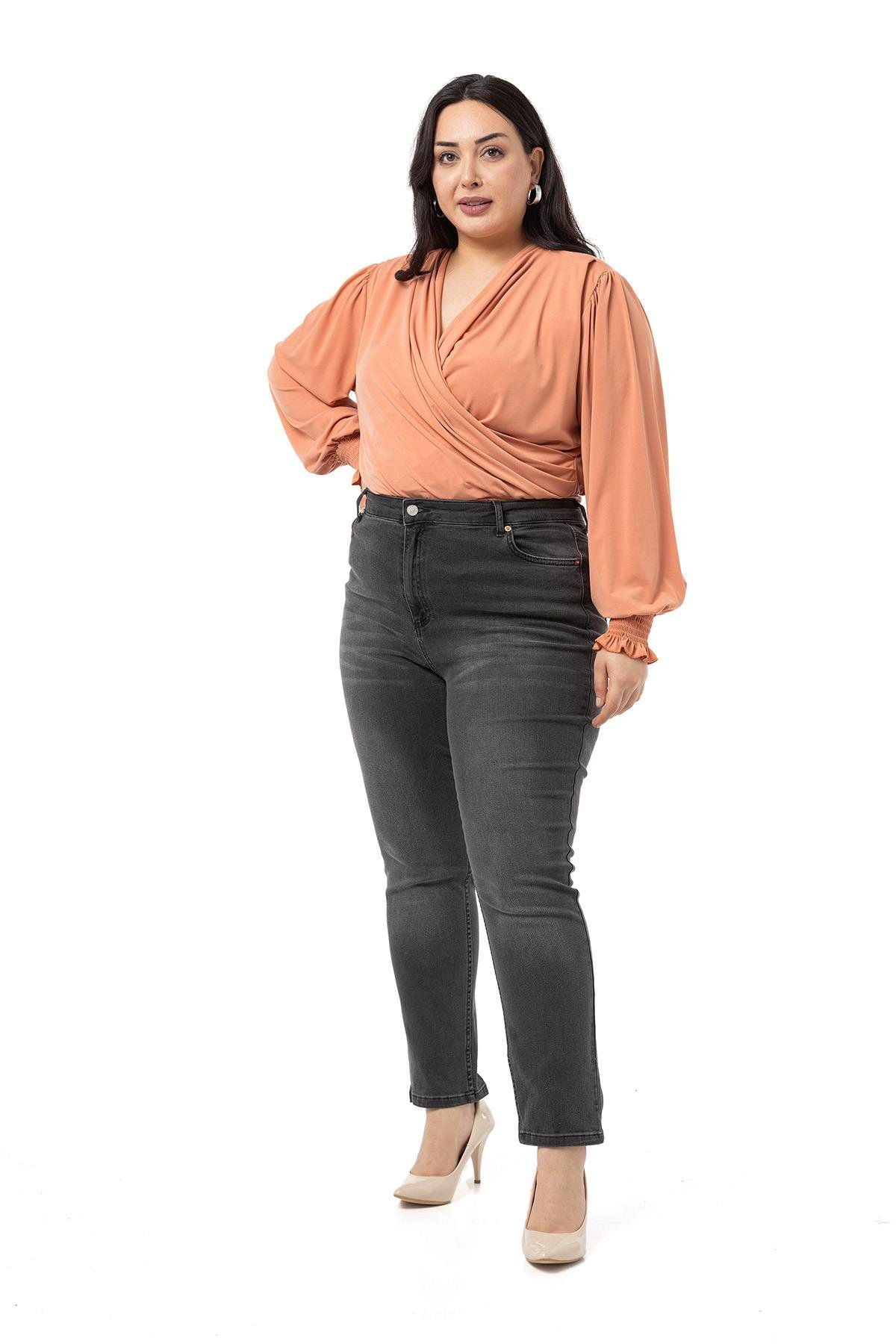BluzDisentis Modest Büyük Beden Kruvaze Kol Ağzı Lastik Gipe Detaylı Çıtçıtlı Somon BluzDISENTIS MODESTBüyük Beden Kruvaze Kol Ağzı Lastik Gipe Detaylı Çıtçıtlı Somon Bluz