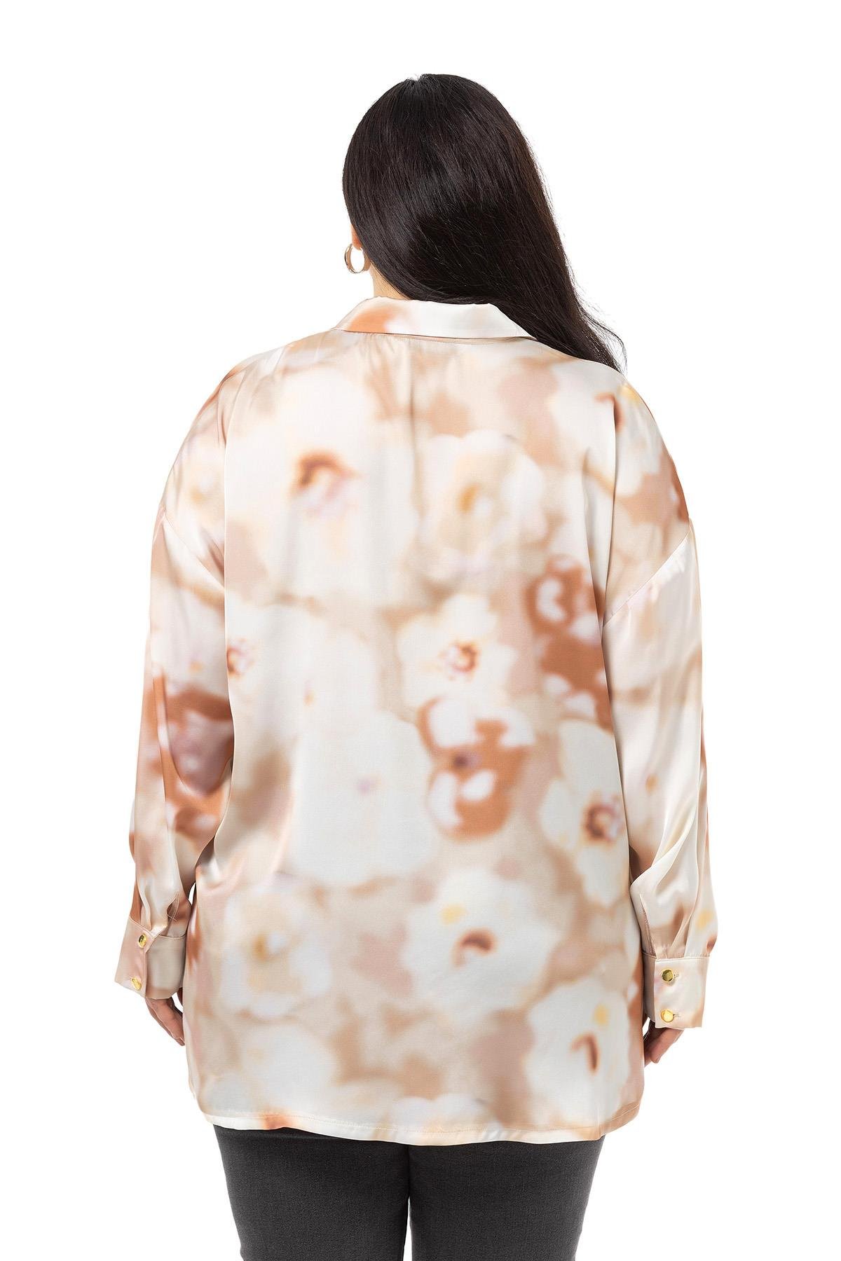 Disentis Modest Büyük Beden Batik Çiçek Desenli Saten Bej Rengi GömlekDISENTIS MODESTBüyük Beden Batik Çiçek Desenli Saten Bej Rengi Gömlek
