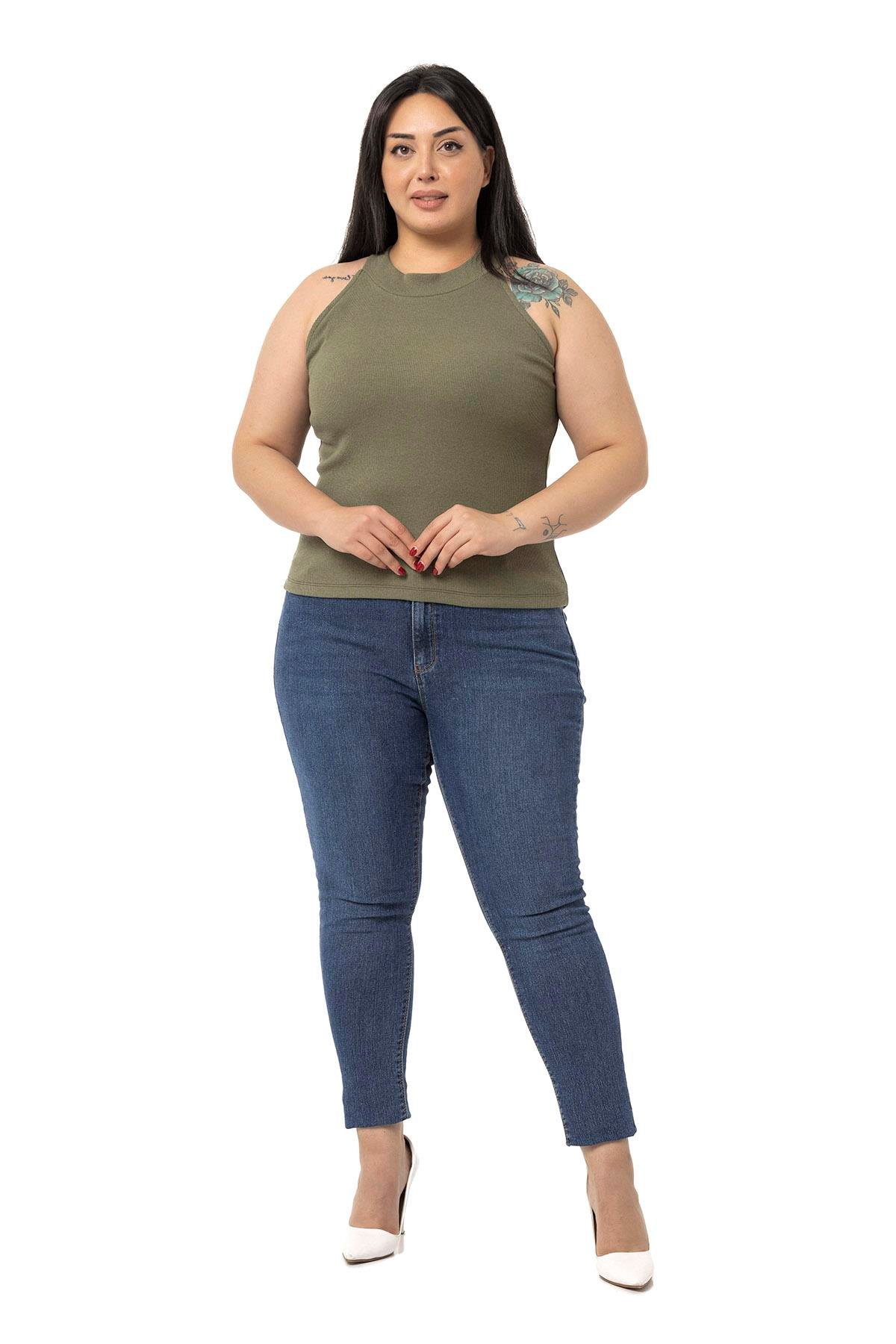 DISENTIS MODEST GENC BUYUK BEDEN KAŞKORSE YARIM BALIKCI HALTER YAKA BODYDISENTIS MODESTBüyük Beden Halter Yaka Yarım Balıkçı Fitilli Kaşkorse Haki Body