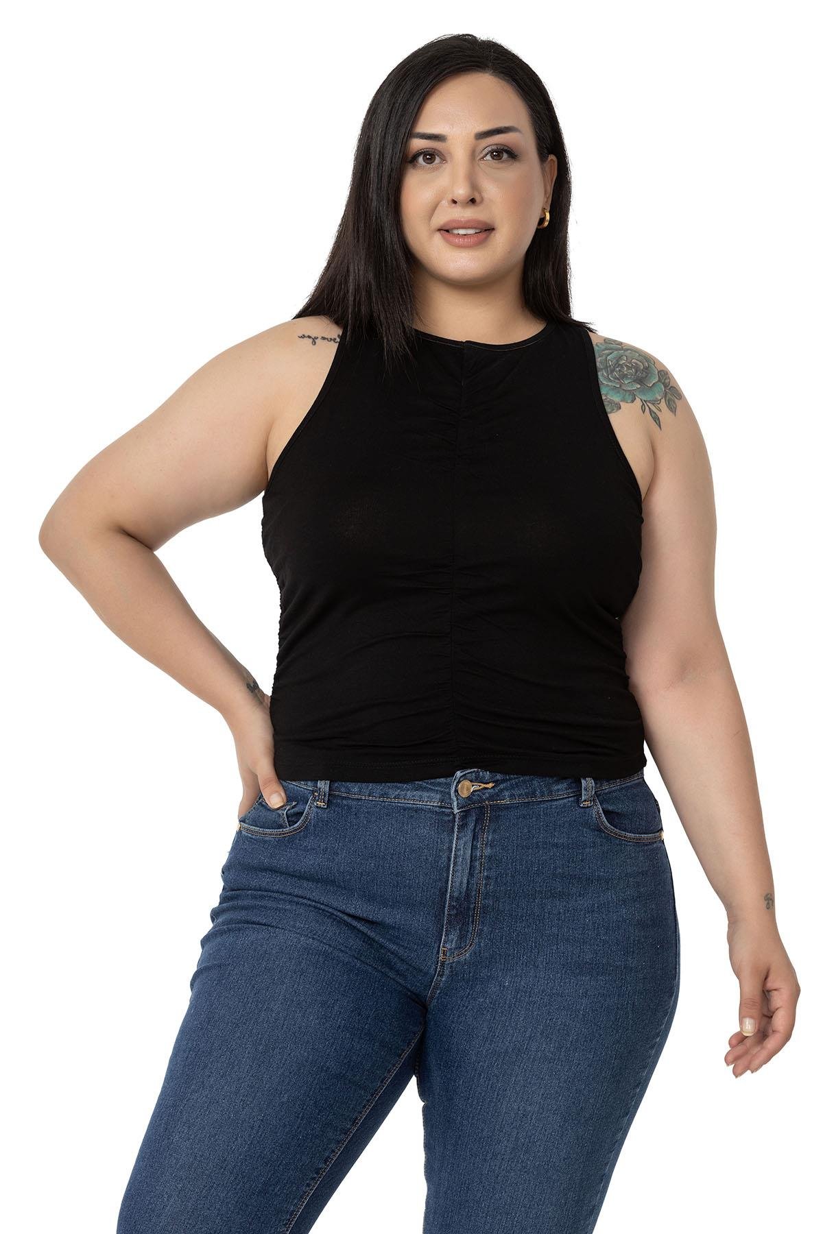 Büyük Beden Önü ve Yanları Drapeli Halter Yaka Siyah Body
