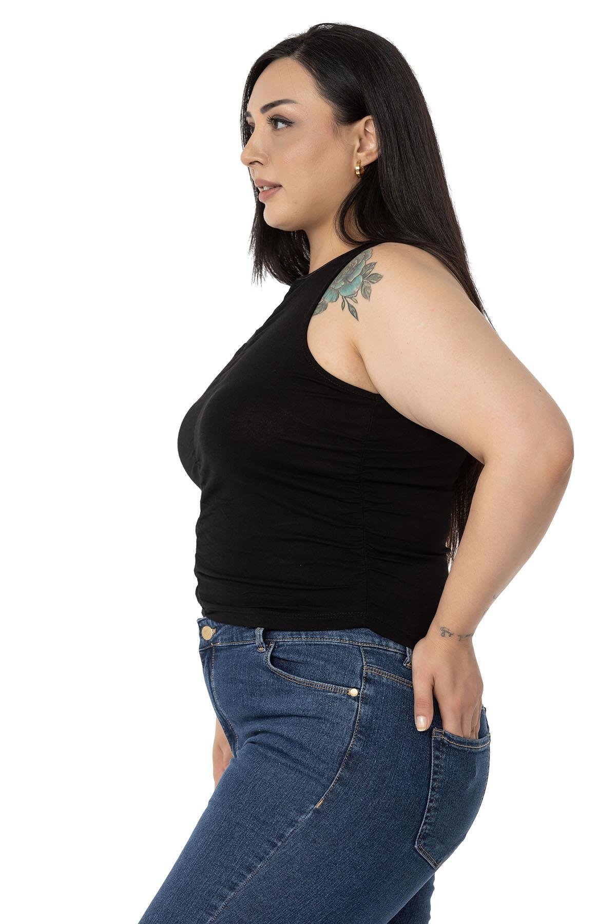 Büyük Beden Önü ve Yanları Drapeli Halter Yaka Siyah Body