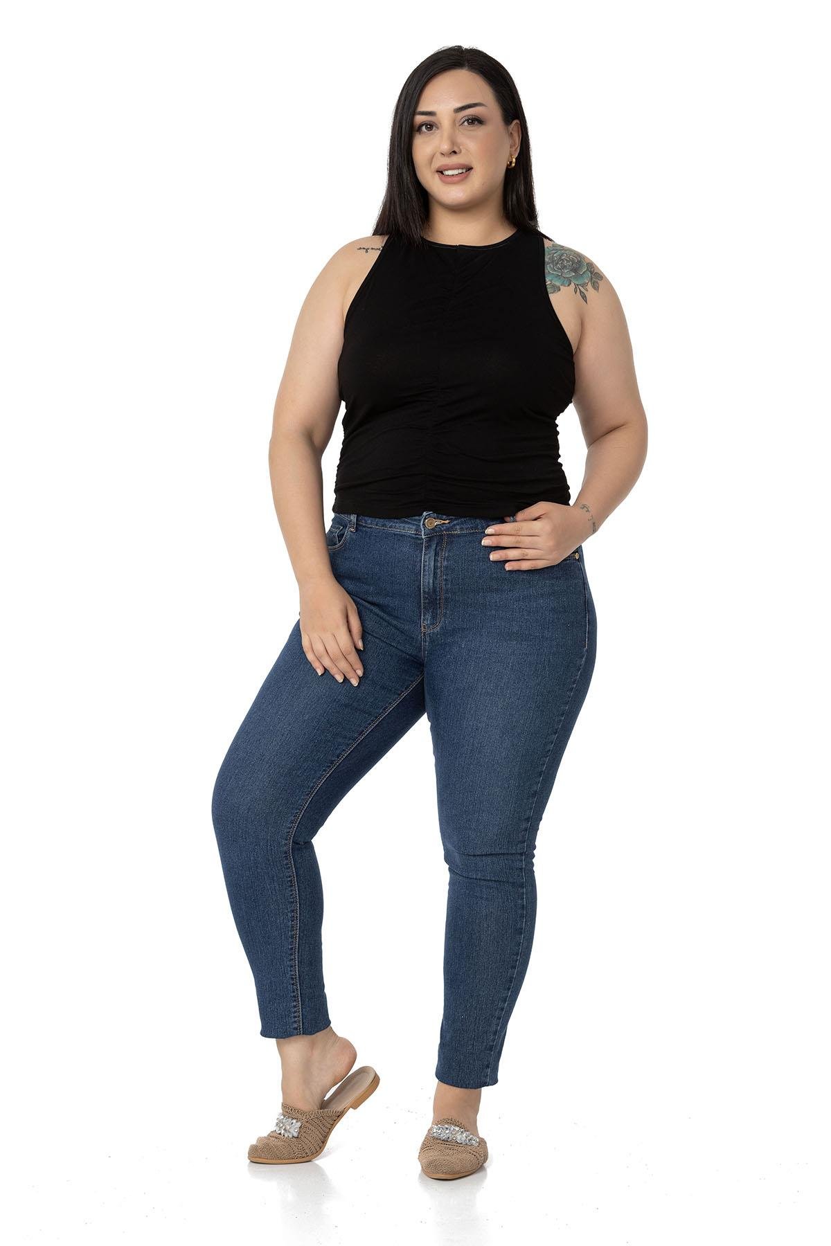 Büyük Beden Önü ve Yanları Drapeli Halter Yaka Siyah Body