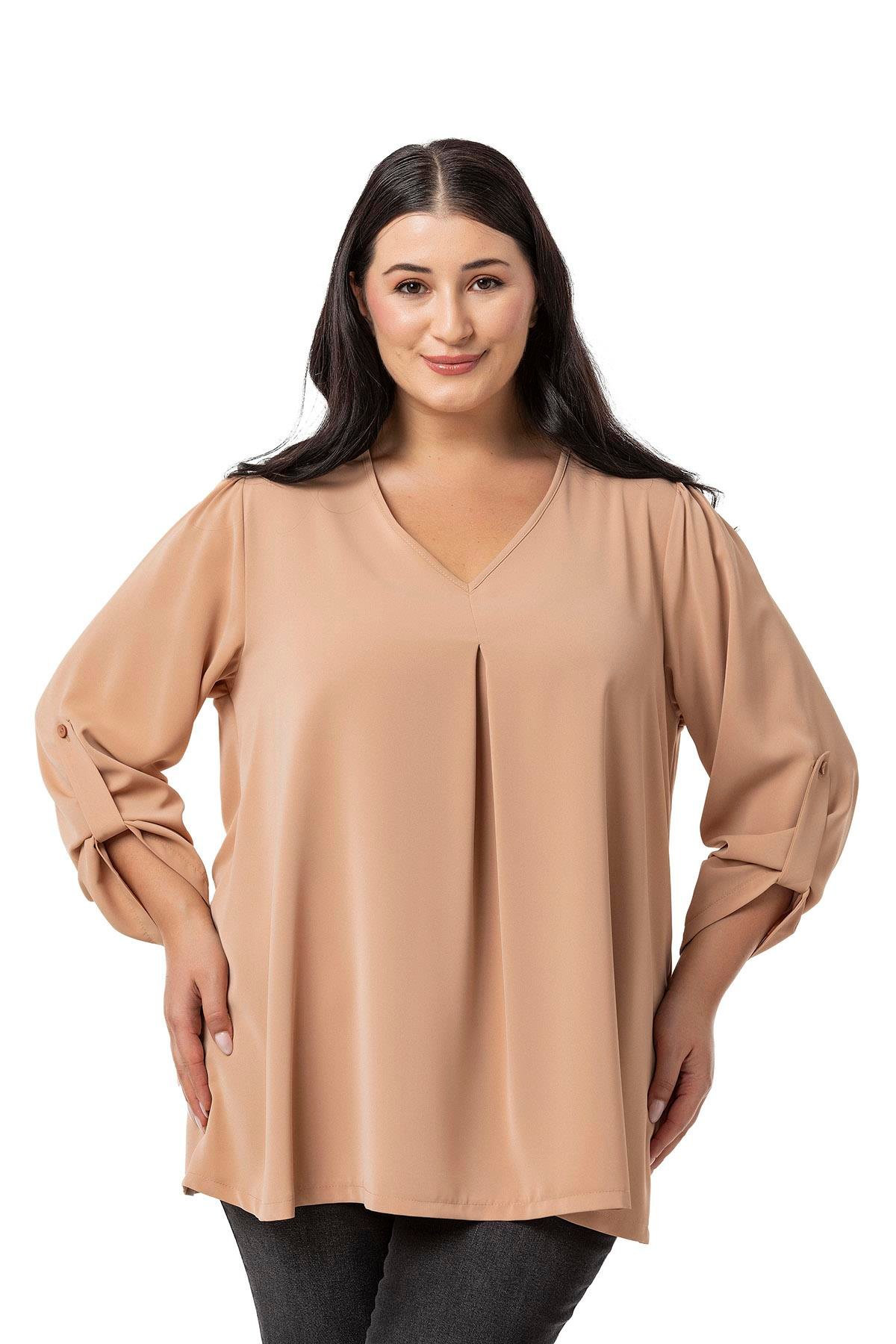 Disentis Modest Büyük Beden V Yaka Önü Plikaşeli Katlamalı Kollu Camel Bluz DISENTIS MODESTBüyük Beden V Yaka Önü Plikaşeli Katlamalı Kollu Camel Bluz 