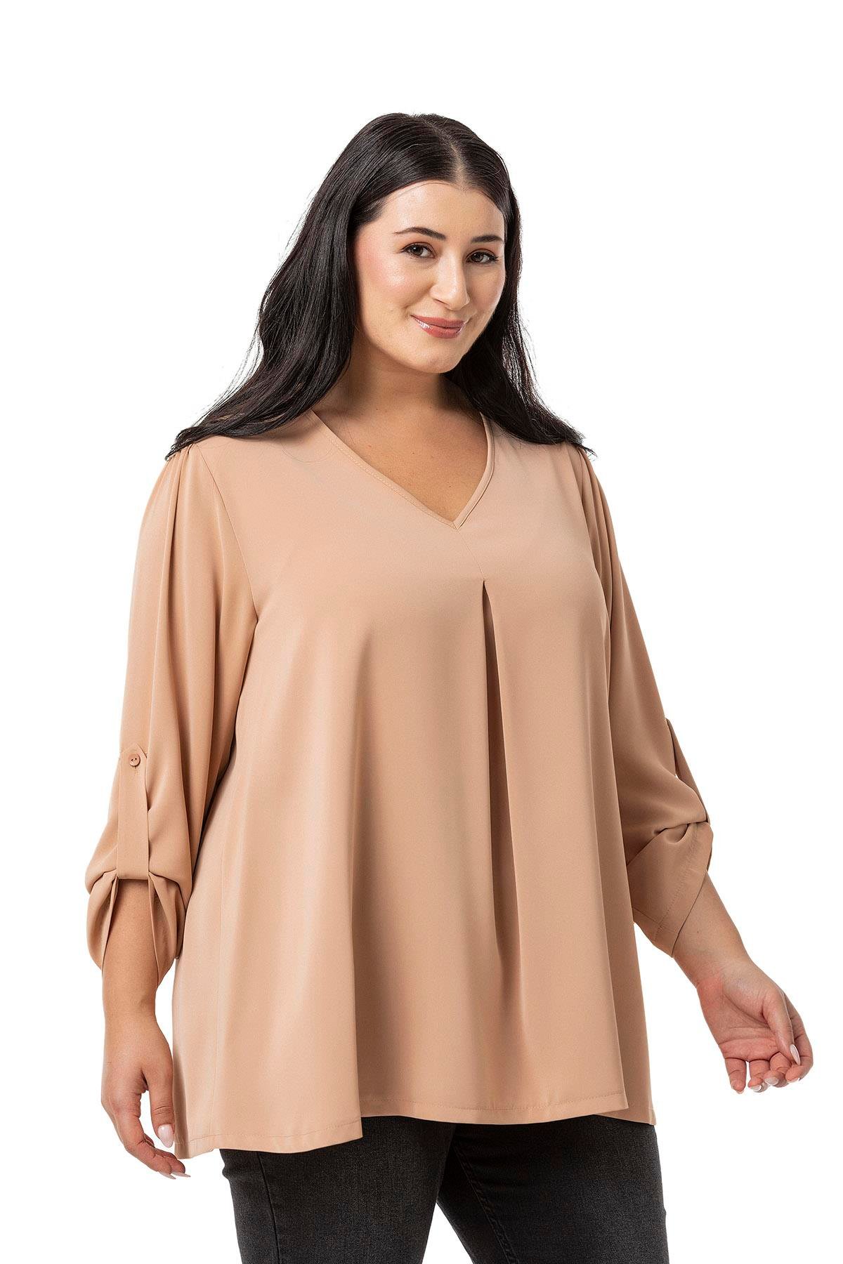 Disentis Modest Büyük Beden V Yaka Önü Plikaşeli Katlamalı Kollu Camel Bluz DISENTIS MODESTBüyük Beden V Yaka Önü Plikaşeli Katlamalı Kollu Camel Bluz 