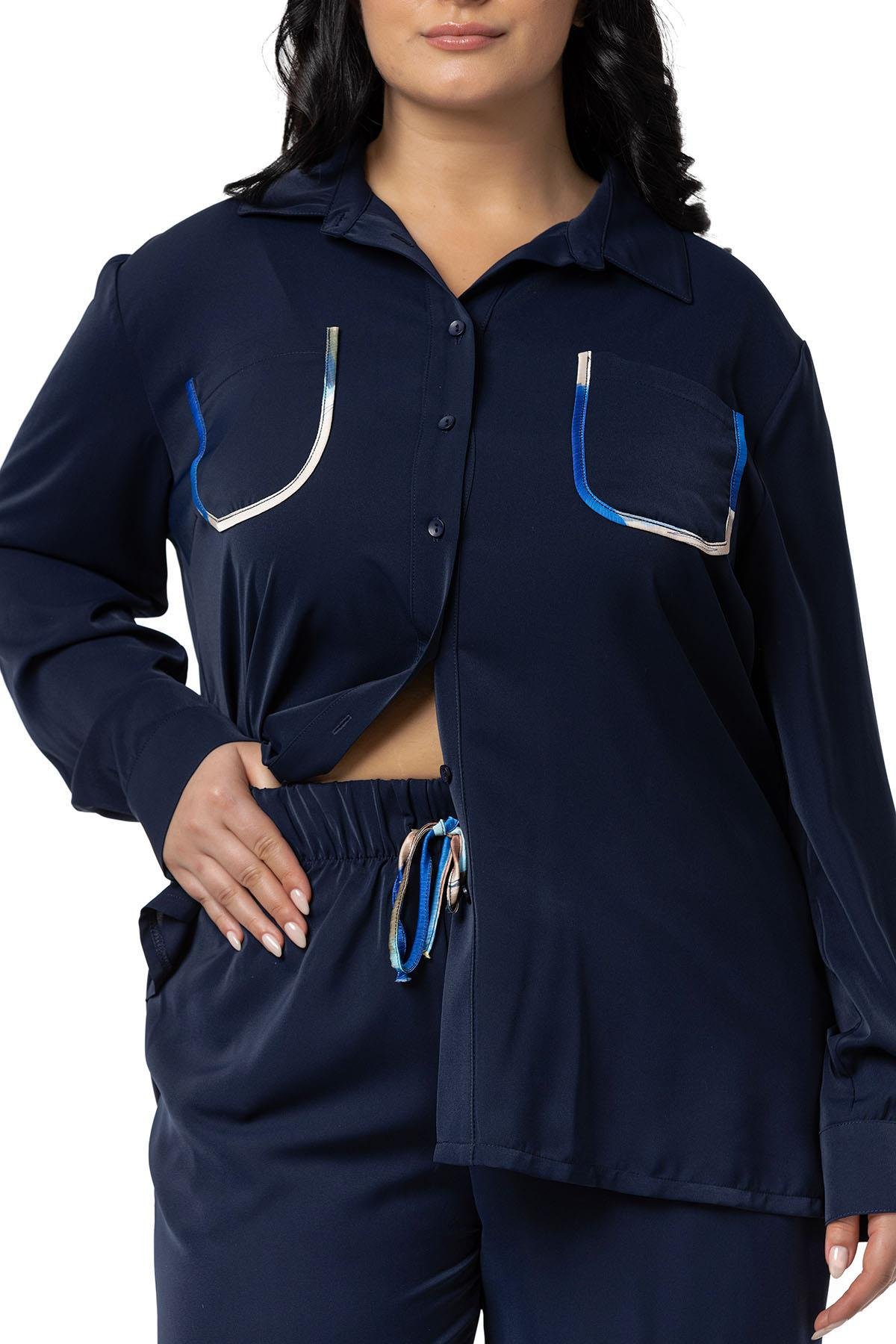 Shirt&Pants setsDisentis Modest Büyük Beden Biye Detaylı Gömlek Pantolon Lacivert İkili TakımDISENTIS MODESTBüyük Beden Biye Detaylı Gömlek Pantolon Lacivert İkili Takım