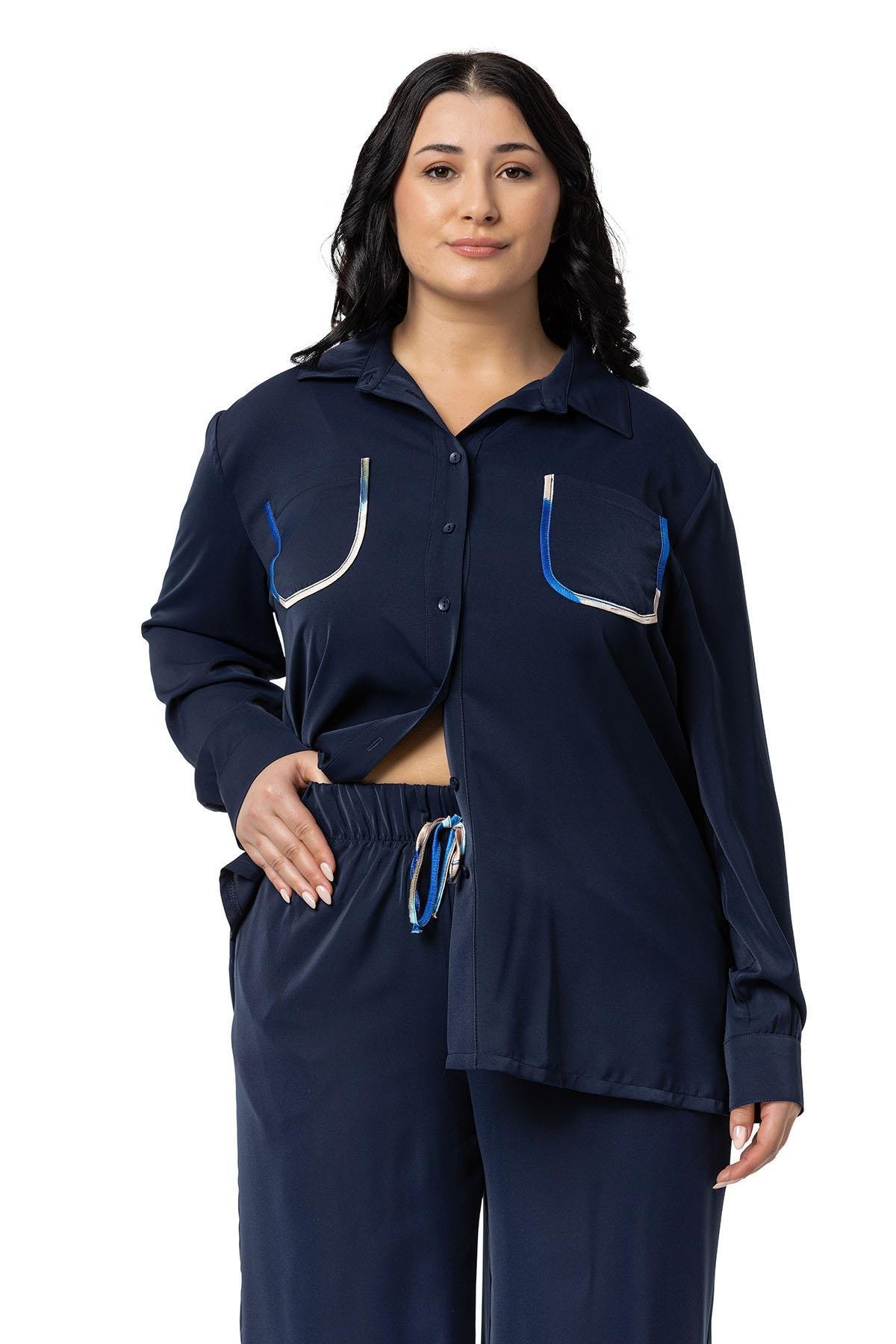 Shirt&Pants setsDisentis Modest Büyük Beden Biye Detaylı Gömlek Pantolon Lacivert İkili TakımDISENTIS MODESTBüyük Beden Biye Detaylı Gömlek Pantolon Lacivert İkili Takım