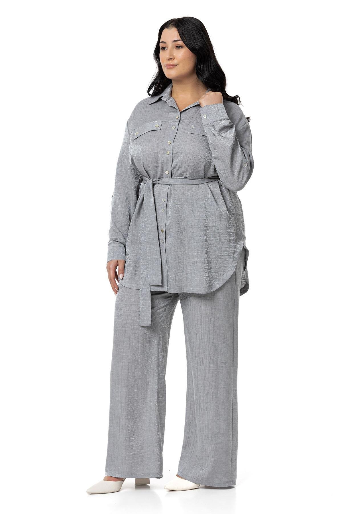 Shirt&Pants setsDisentis Modest Büyük Beden Pırıltılı Kumaş Gömlek Pantolon Gri İkili TakımDISENTIS MODESTBüyük Beden Pırıltılı Kumaş Gömlek Pantolon Gri İkili Takım
