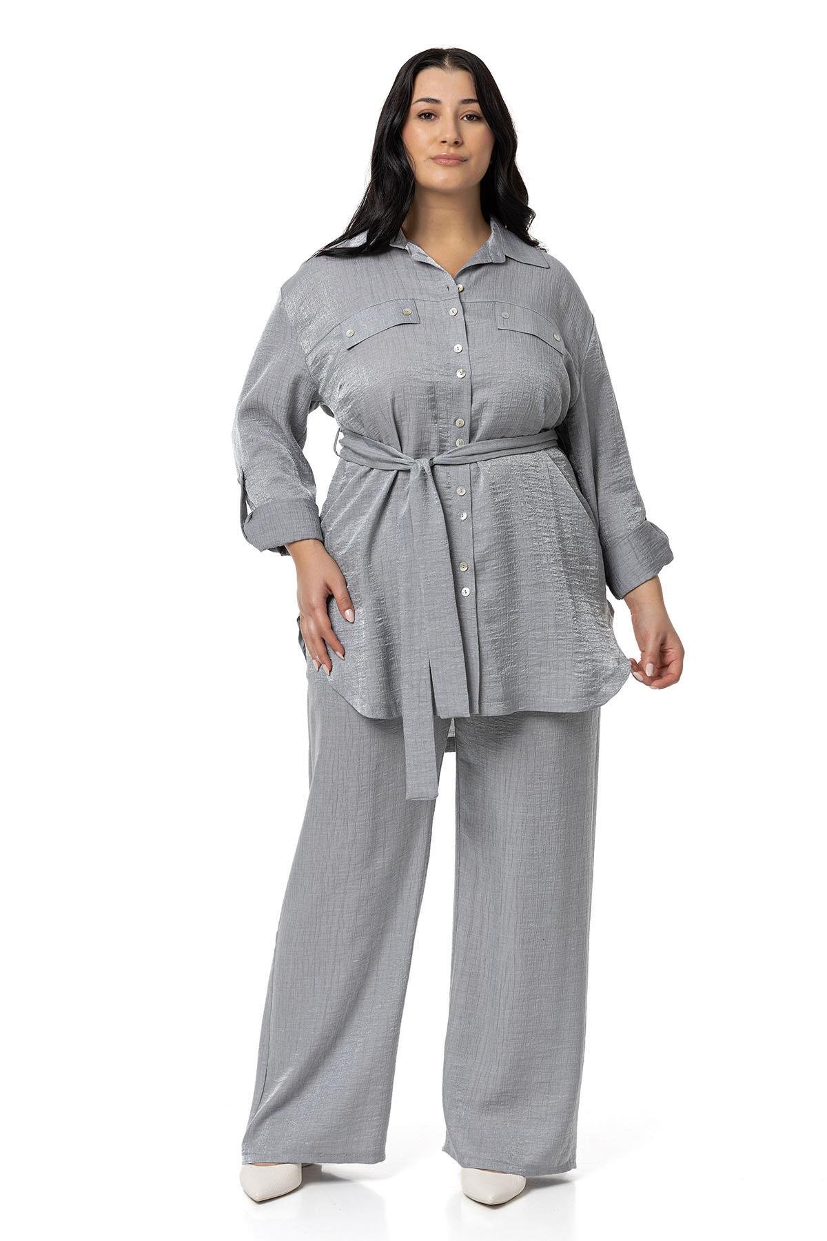 Shirt&Pants setsDisentis Modest Büyük Beden Pırıltılı Kumaş Gömlek Pantolon Gri İkili TakımDISENTIS MODESTBüyük Beden Pırıltılı Kumaş Gömlek Pantolon Gri İkili Takım