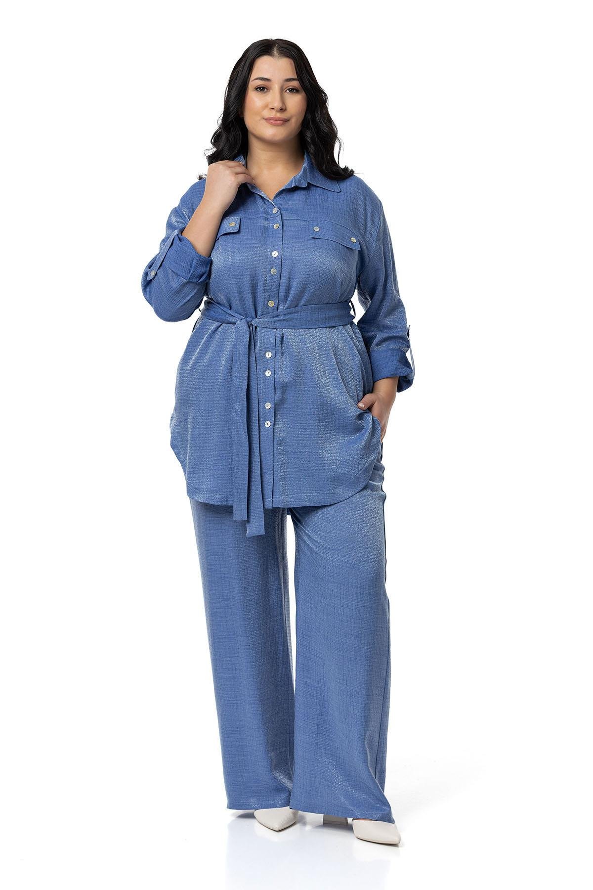 Gömlek | Pantolon TakımlarDisentis Modest Büyük Beden Pırıltılı Kumaş Gömlek Pantolon Mavi İkili TakımDISENTIS MODESTBüyük Beden Pırıltılı Kumaş Gömlek Pantolon Mavi İkili Takım