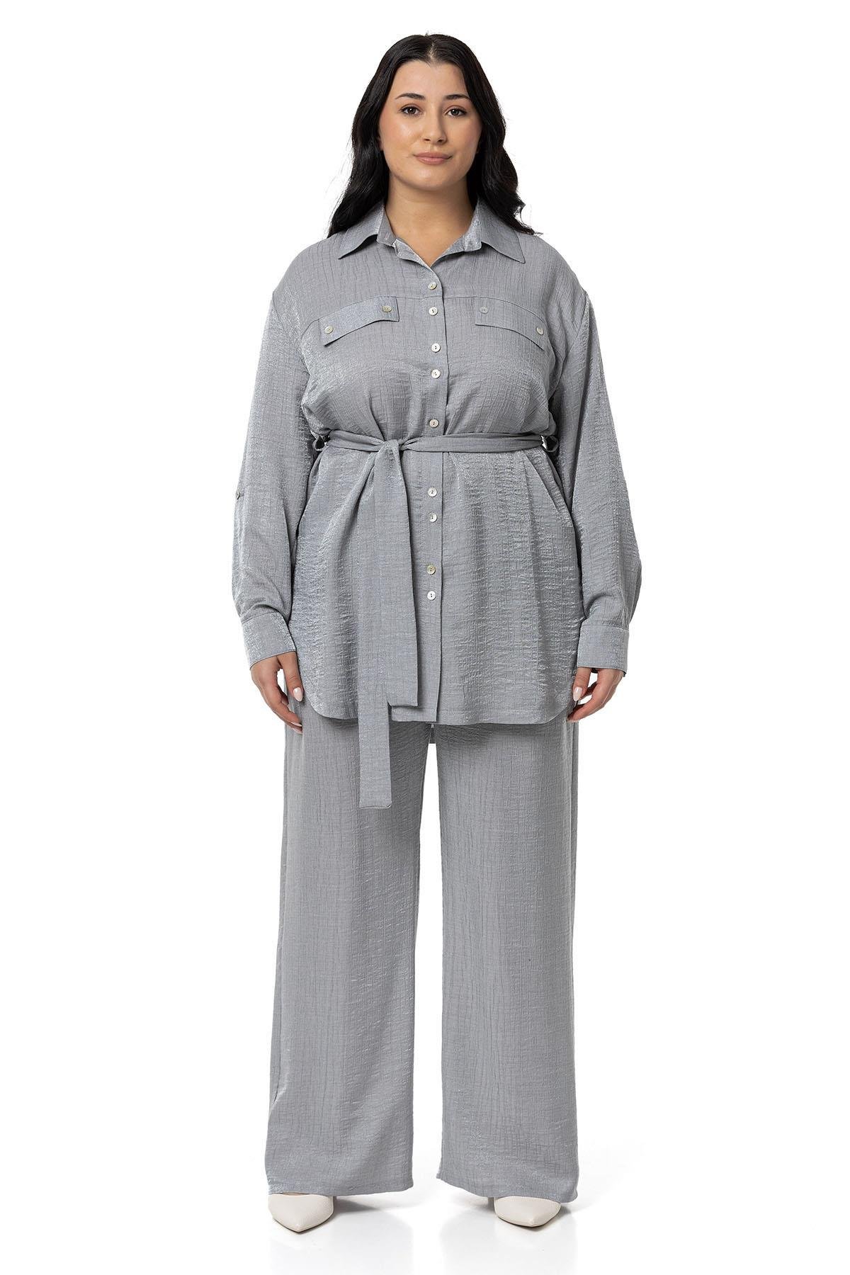 Shirt&Pants setsDisentis Modest Büyük Beden Pırıltılı Kumaş Gömlek Pantolon Gri İkili TakımDISENTIS MODESTBüyük Beden Pırıltılı Kumaş Gömlek Pantolon Gri İkili Takım