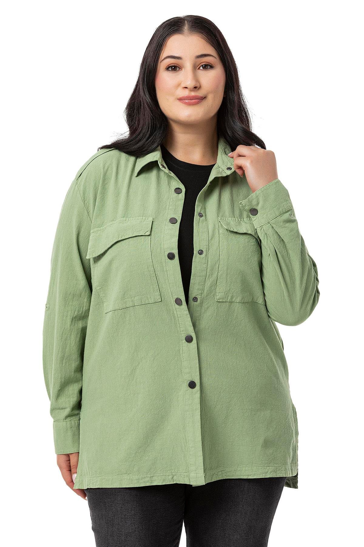 ShirtsDisentis Modest Büyük Beden Omuzdan Apoletli Katlamalı Kollu Yırtmaçlı Çıtçıtlı Yeşil Gömlek DISENTIS MODESTBüyük Beden Omuzdan Apoletli Katlamalı Kollu Yırtmaçlı Çıtçıtlı Yeşil Gömlek 