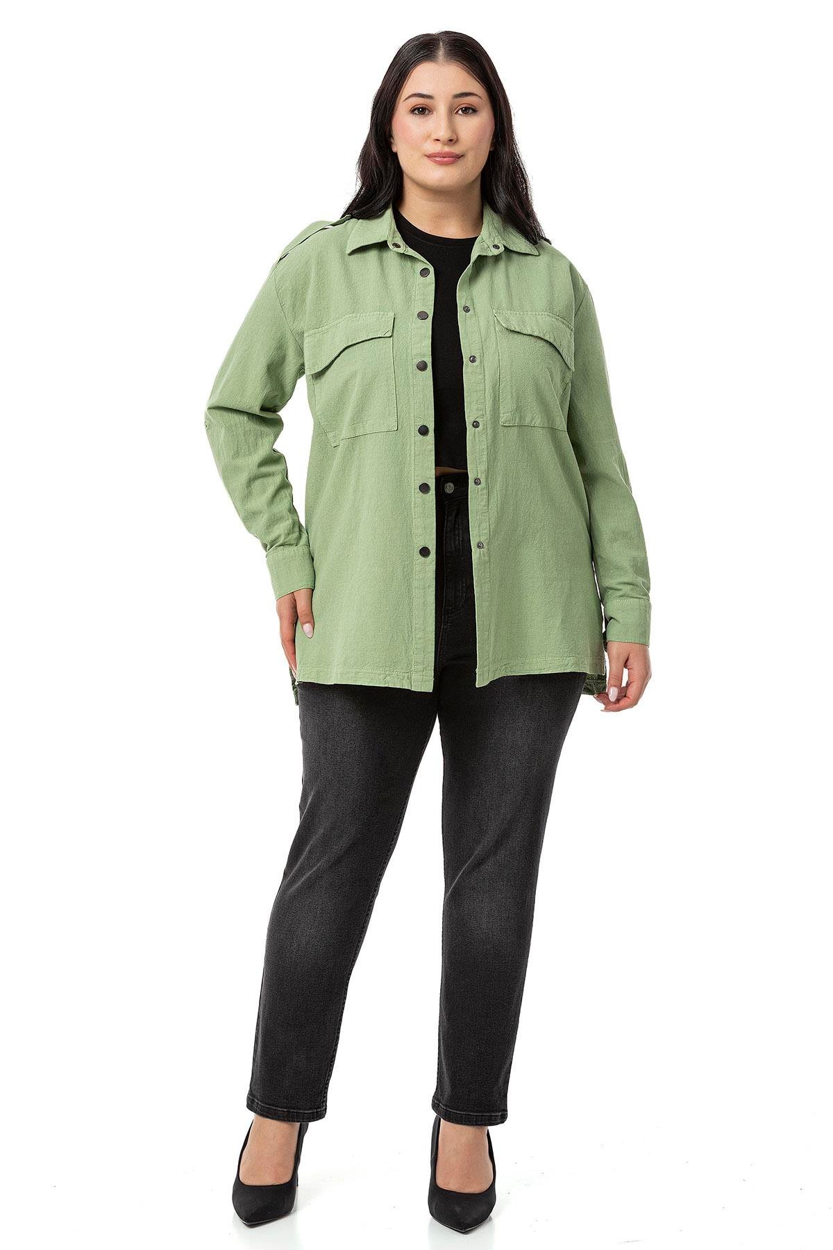 ShirtsDisentis Modest Büyük Beden Omuzdan Apoletli Katlamalı Kollu Yırtmaçlı Çıtçıtlı Yeşil Gömlek DISENTIS MODESTBüyük Beden Omuzdan Apoletli Katlamalı Kollu Yırtmaçlı Çıtçıtlı Yeşil Gömlek 