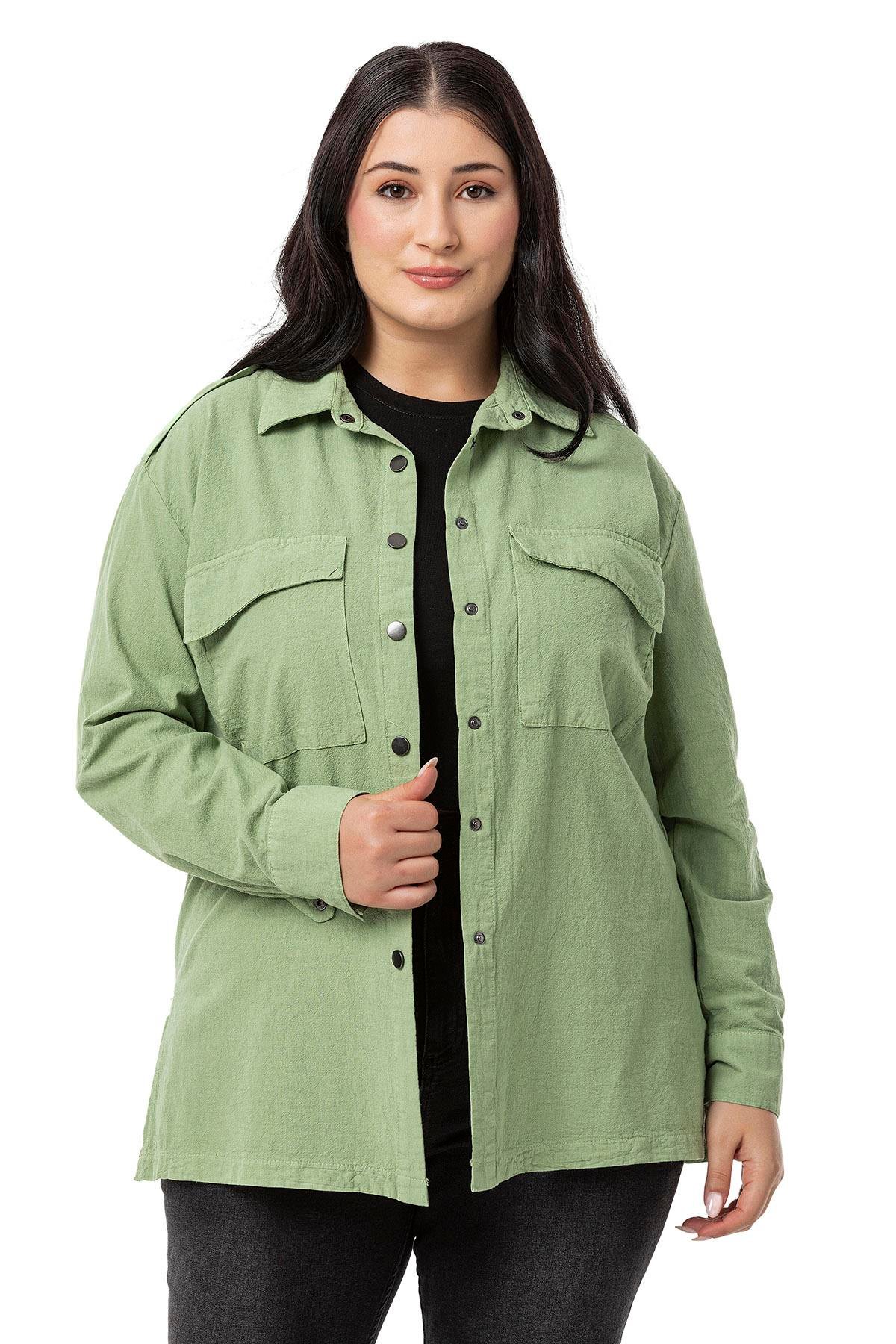 ShirtsDisentis Modest Büyük Beden Omuzdan Apoletli Katlamalı Kollu Yırtmaçlı Çıtçıtlı Yeşil Gömlek DISENTIS MODESTBüyük Beden Omuzdan Apoletli Katlamalı Kollu Yırtmaçlı Çıtçıtlı Yeşil Gömlek 